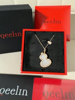 Qeelin Wulu 18K Rose Gold Full Diamond Mother‑of‑Pearl Gourd Pendant Necklace