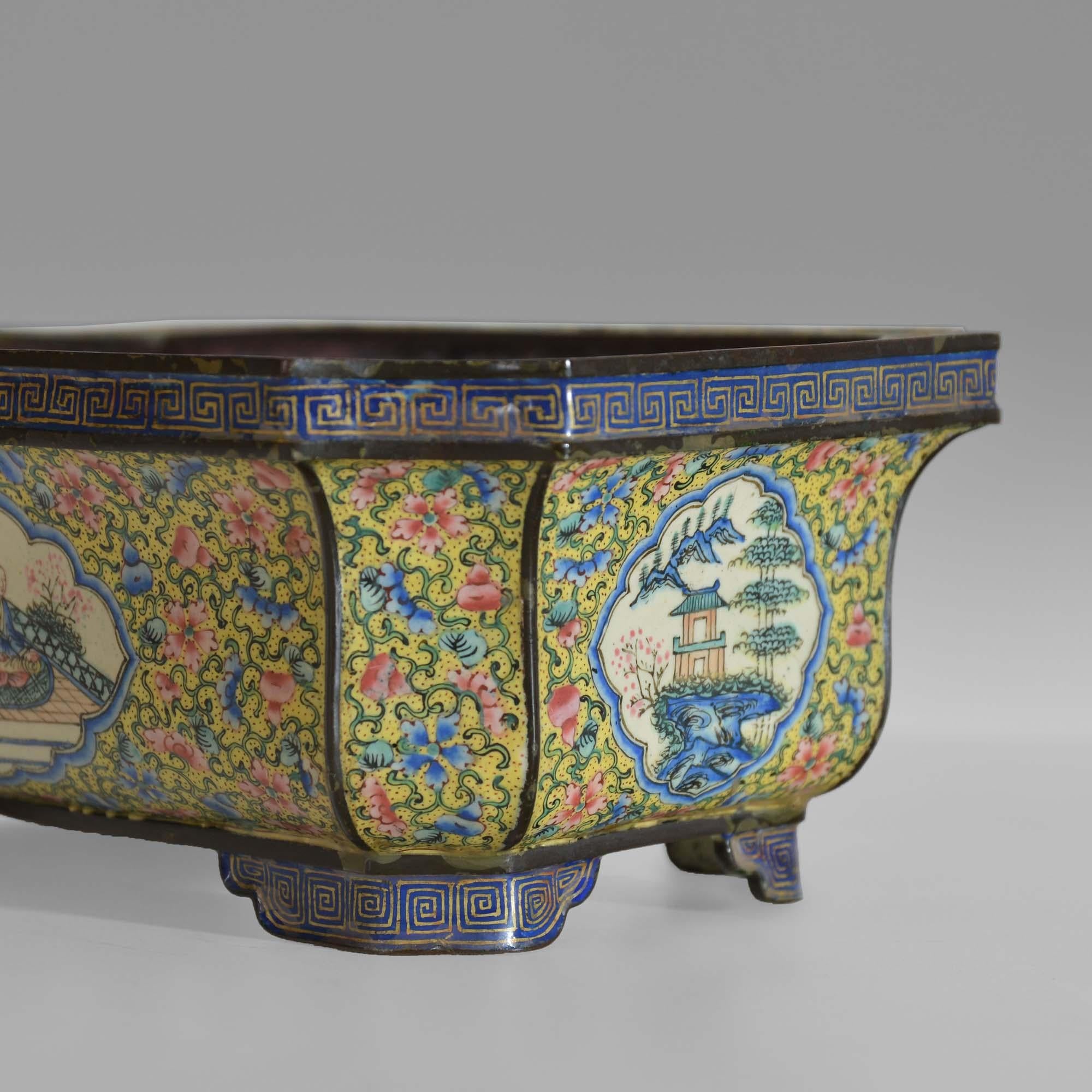 Qianlong Chinese Canton enamel jardinière For Sale 4