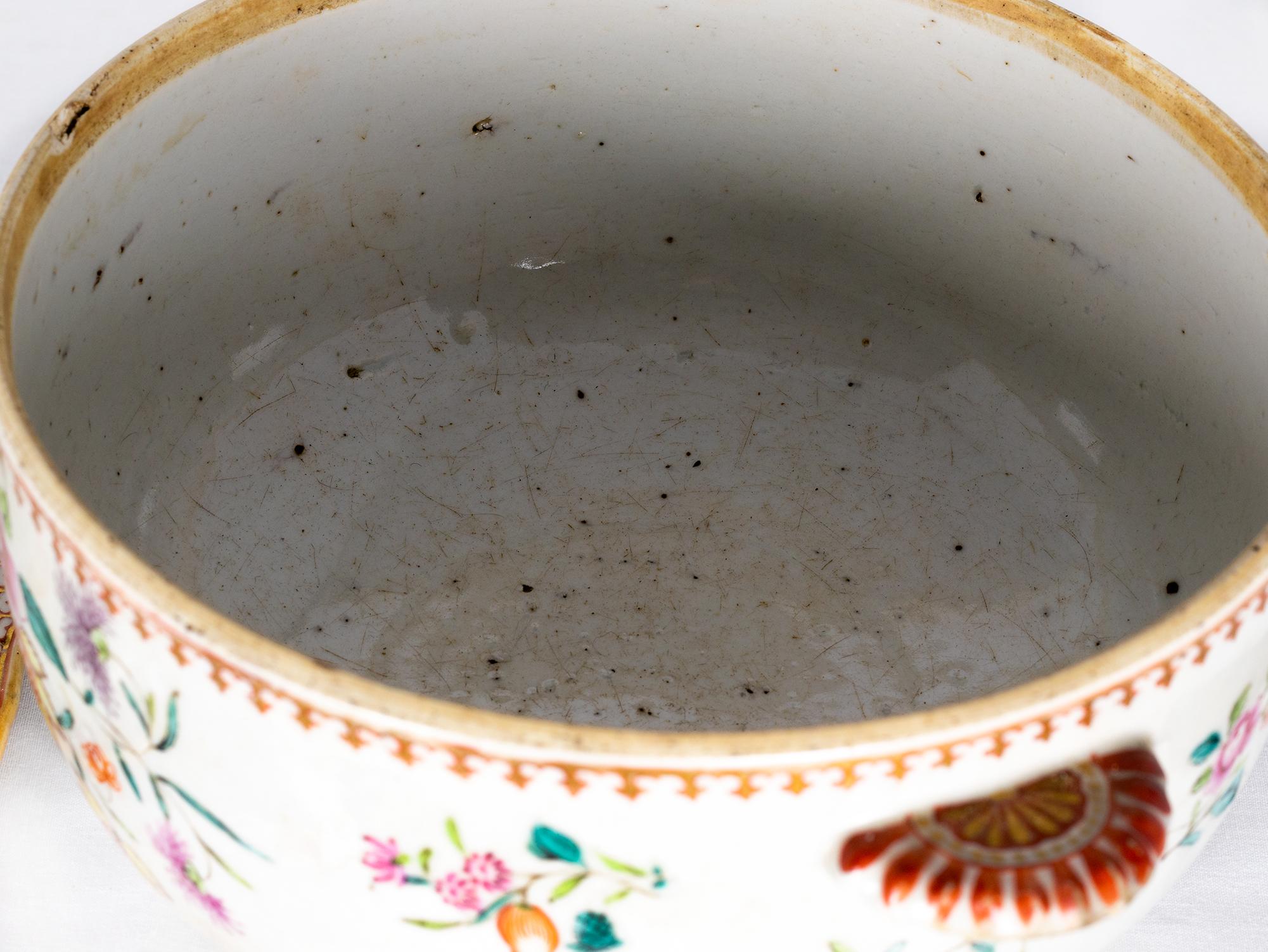 Porcelaine Soupière et plateau en porcelaine à fleurs Qianlong, Compagnie indienne portugaise des Indes, 18e siècle en vente