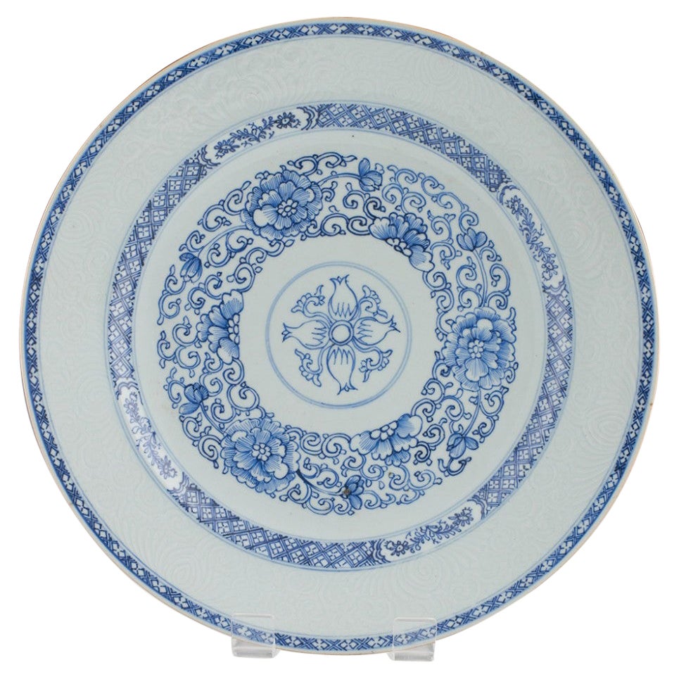 Qianlong Periode Blauer und weißer Platzteller 1736-1795 im Angebot