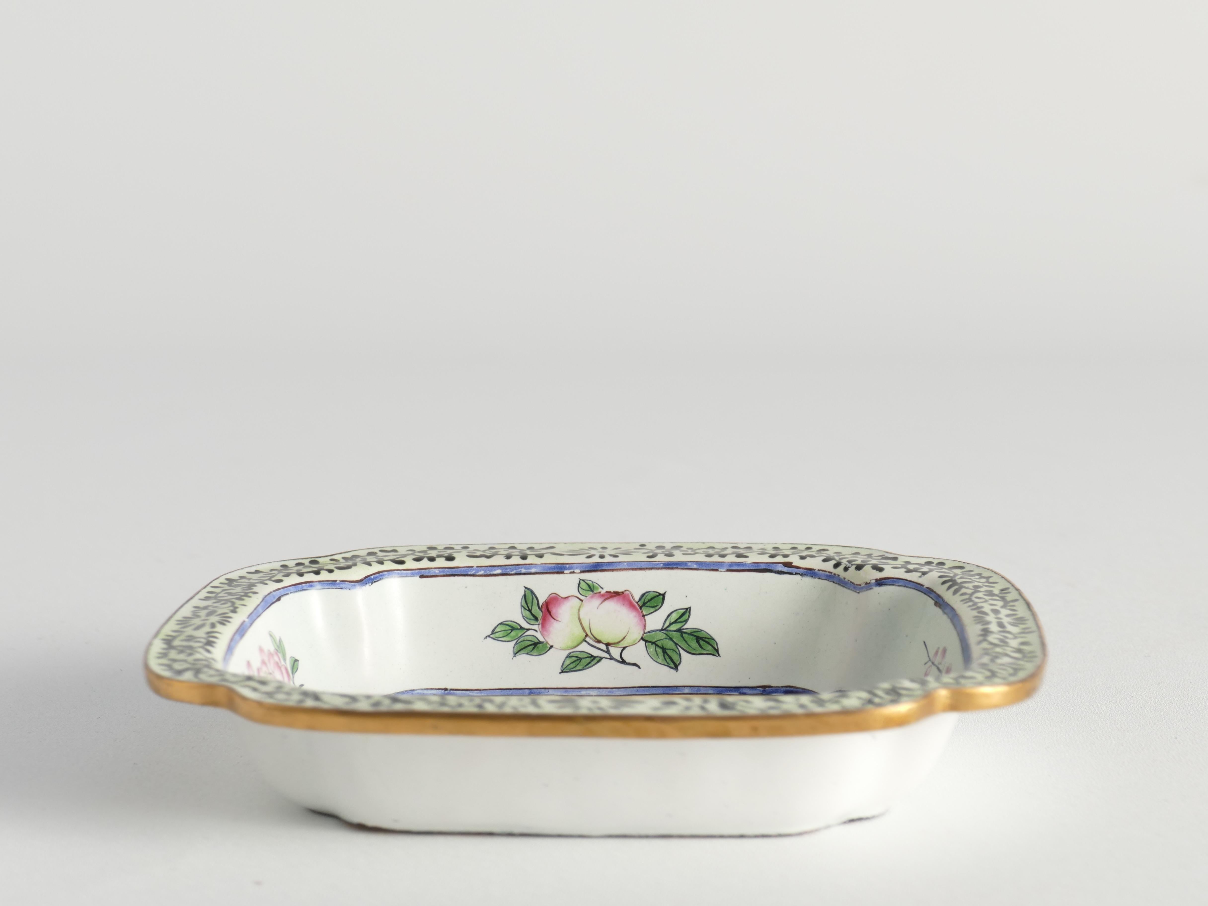 Chinese Qianlong period Canton Enamel Square Dish with Dragon, China Late 18th Century For Sale
