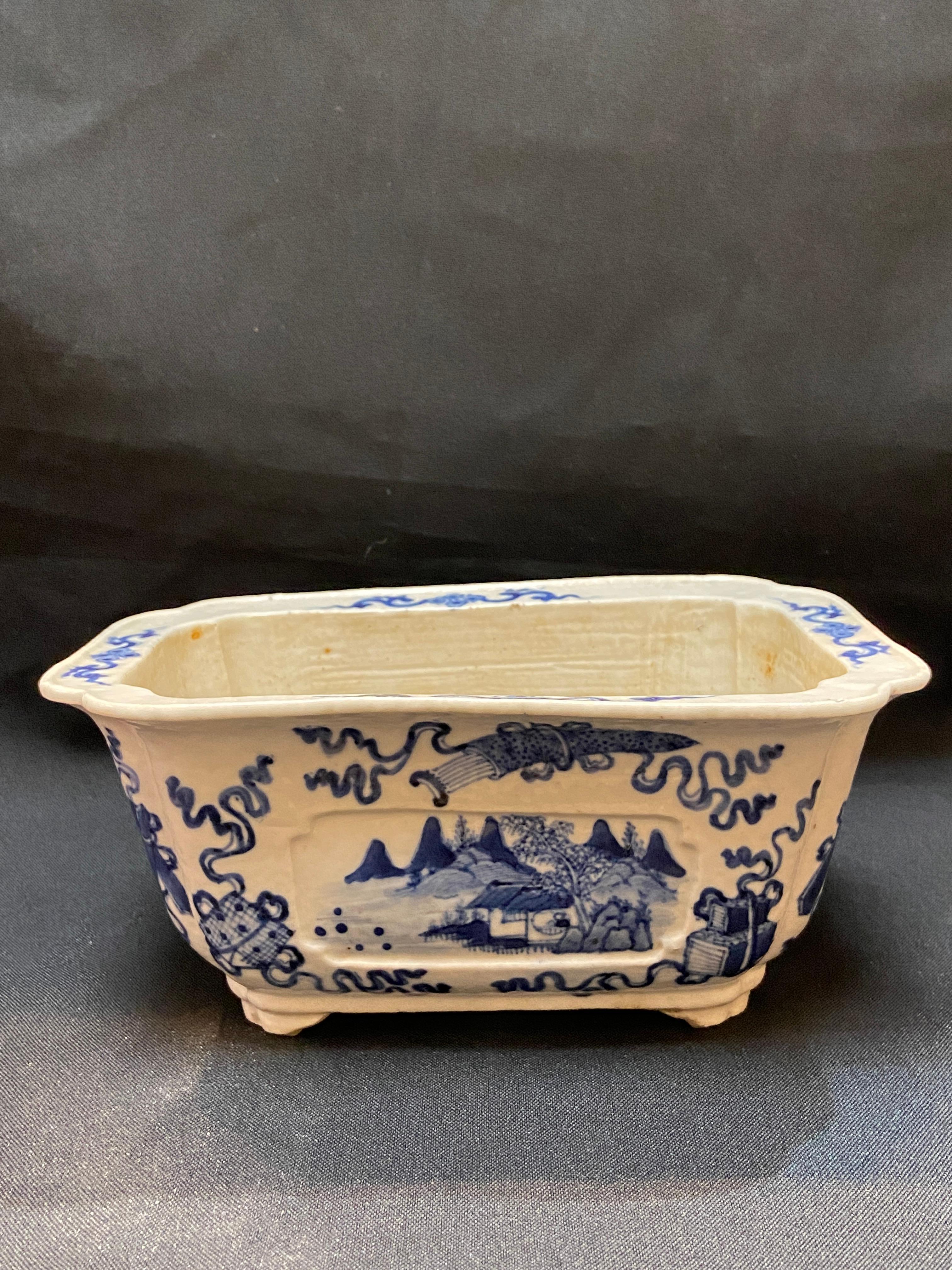 Qing， 18th century blue and white “landscape” Basin/ 清，青花山水图花盆 （全品)
Condition：Shows normal sign of wear and use，No damage or crack. please look carefully before purchase. 
Approximate size：L：20 cm，W：13.5 cm， H：9.5 cm. Please refer the size in the