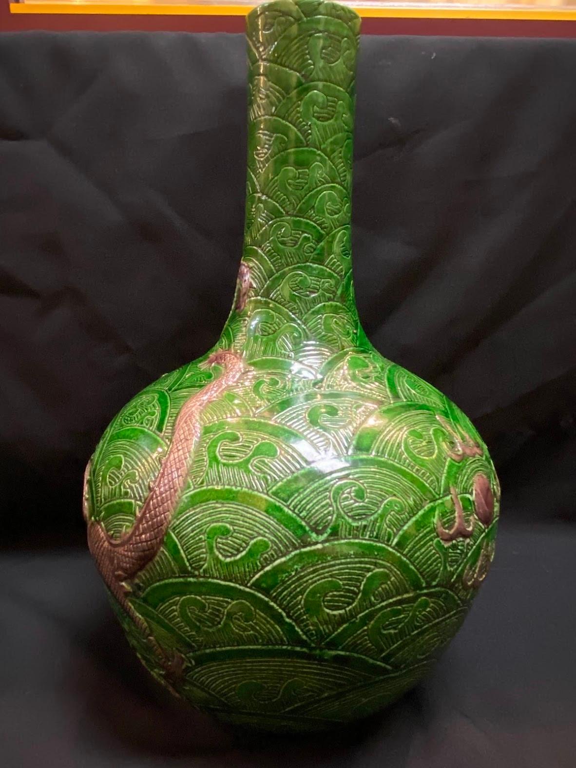 Qing, antique 20th century Sancai-glazed dragon pattern porcelain vase /
Condition: Shows normal sign of wear and use, No damage or crack. 
Material: Sancai-glazed porcelain
Approximate size:H:15 inch,W:7.5 inch,diameter of the rim:6 cm. Please