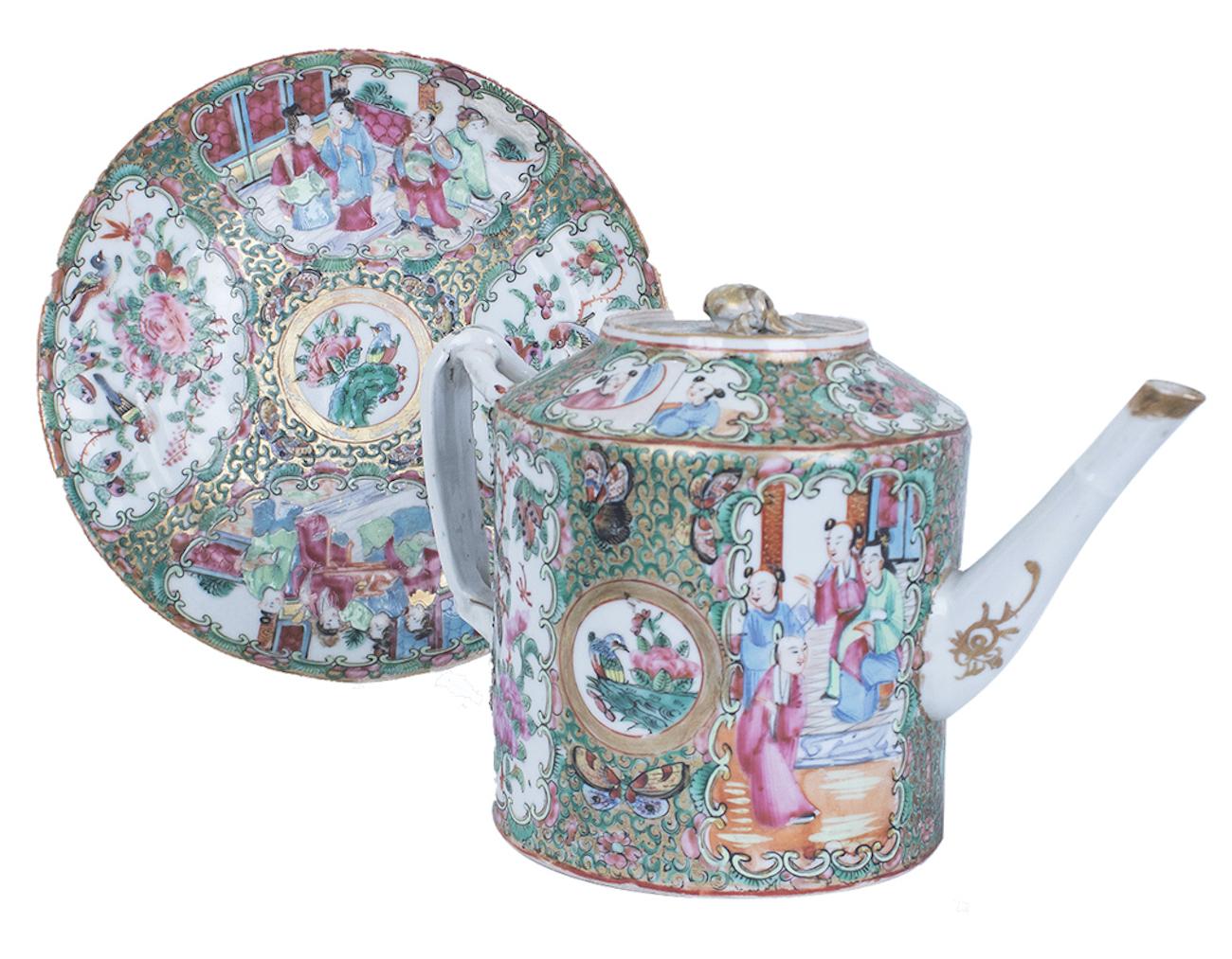 Qing Cantonese Teapot with Saucer, China, 19th Century In Good Condition In Roma, IT