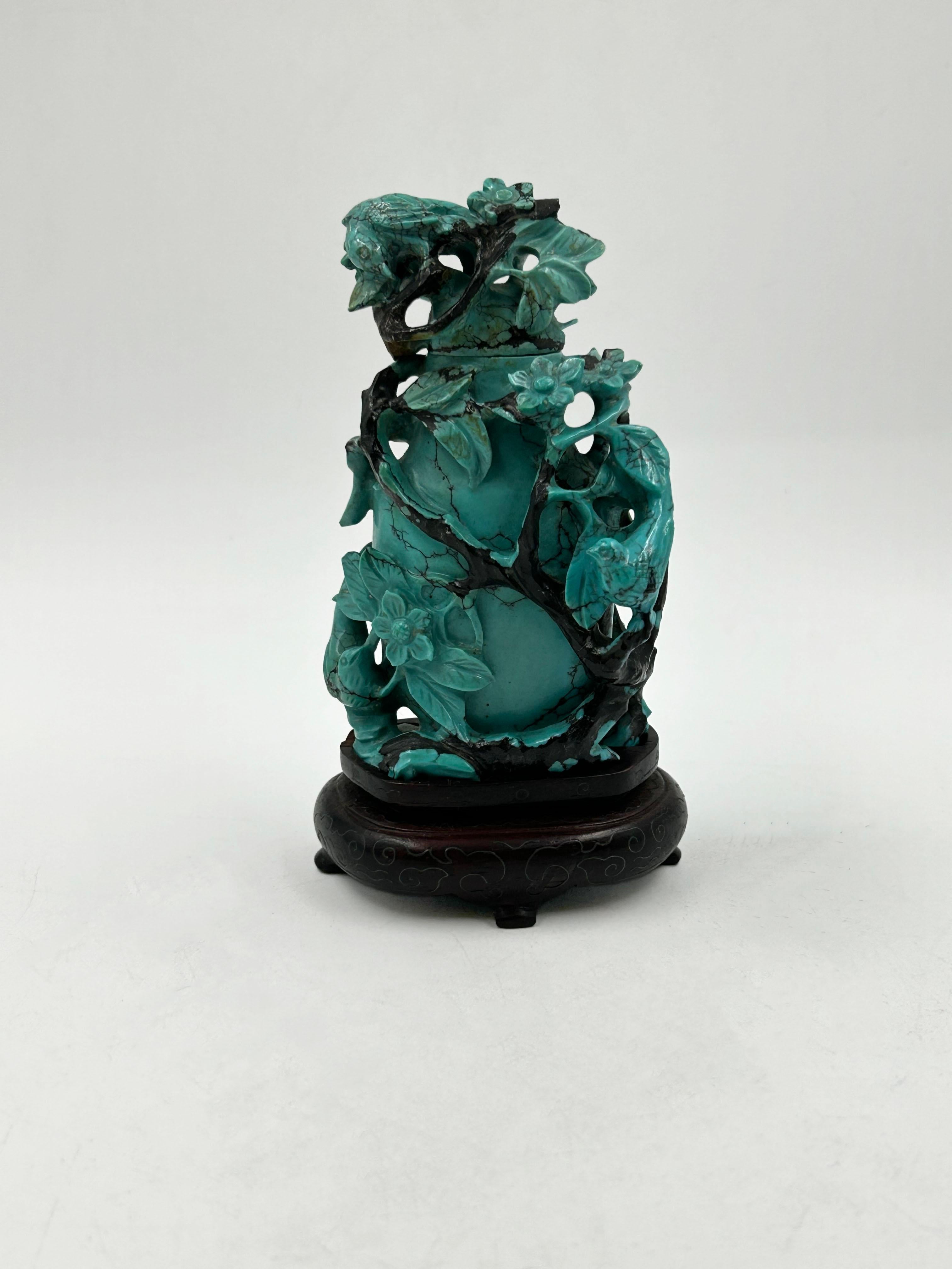 Sculpté à la main Bouteille à priser en turquoise sculptée Qing en vente