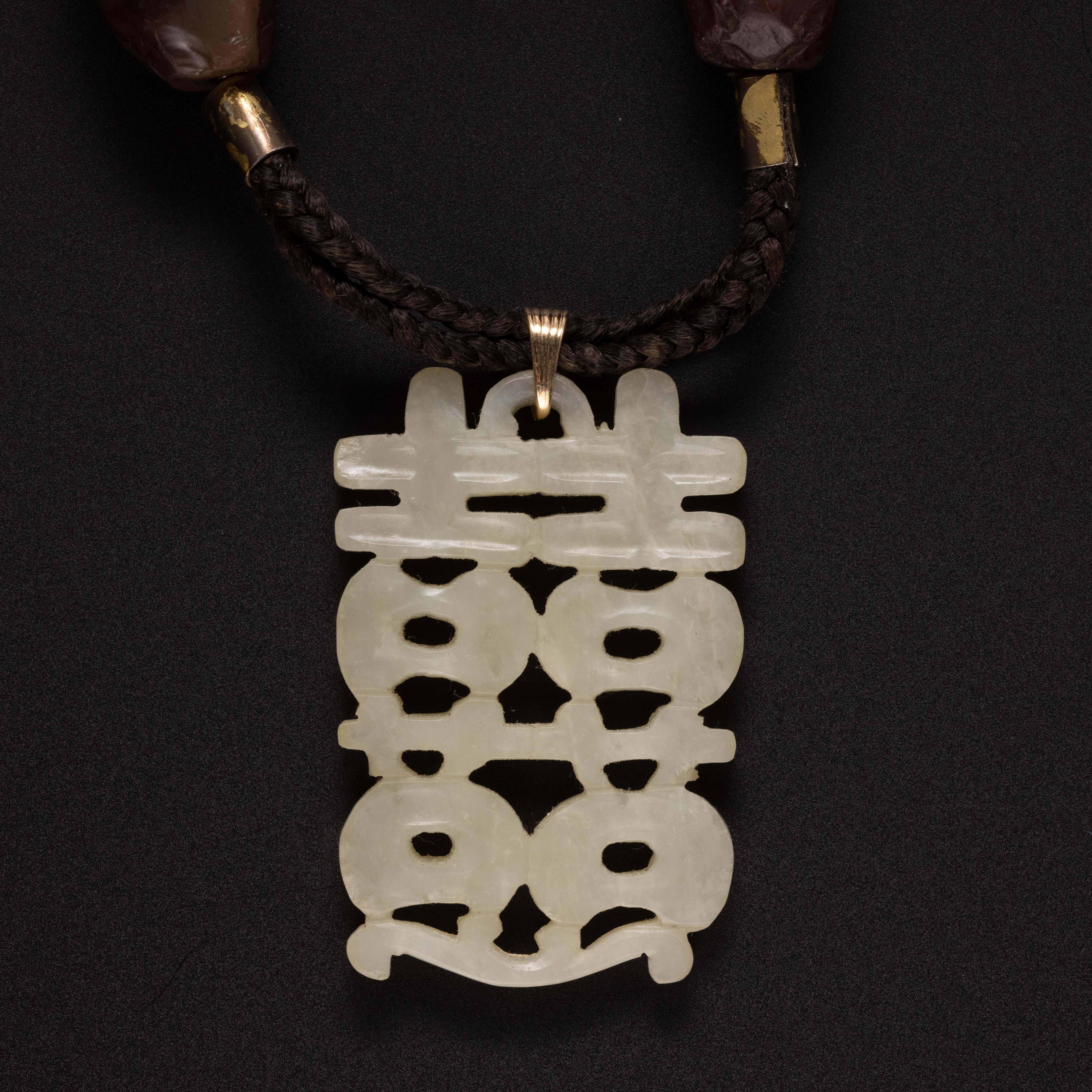 Artigiano Ciondolo di serpentino bianco intagliato Qing in vendita