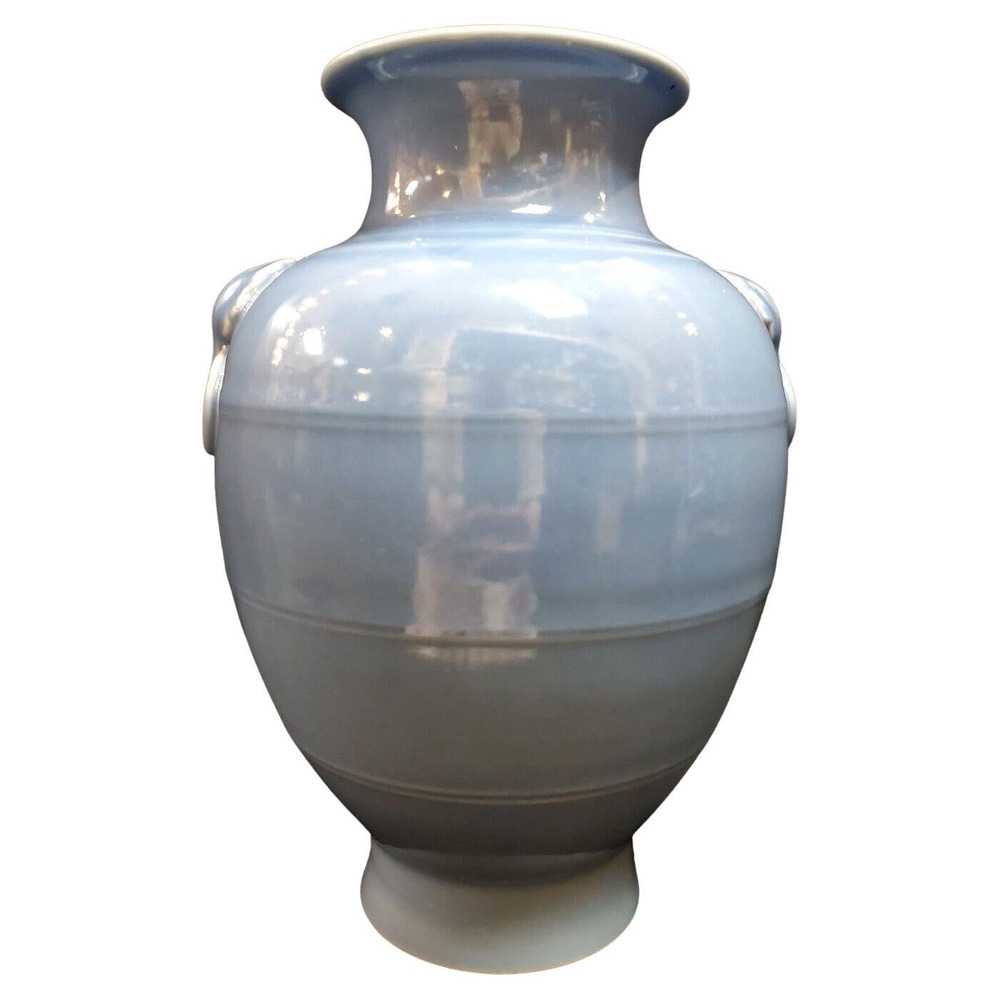 Vase chinois ancien en porcelaine émaillée céladon à motif de tourbillon