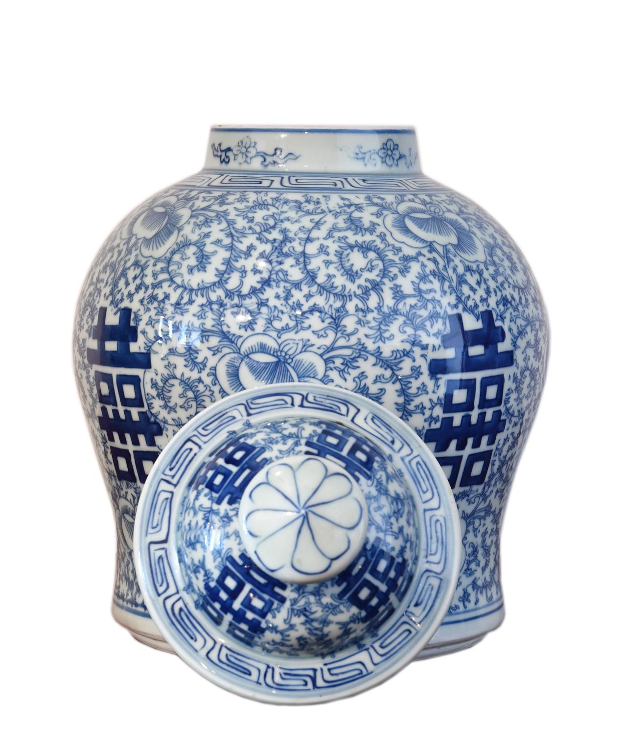 Glazed Qing Chinese Porcelain Blue & White Lidded Jar w/ Shuang-xi or Double Happiness For Sale