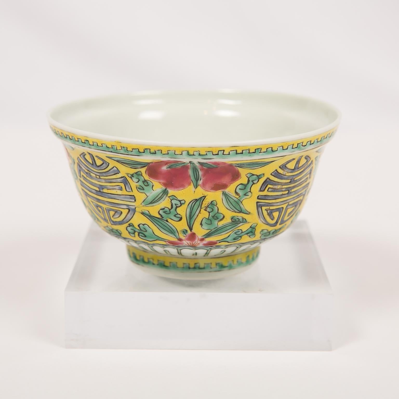 Qing Chinese Porcelain Bowl with 