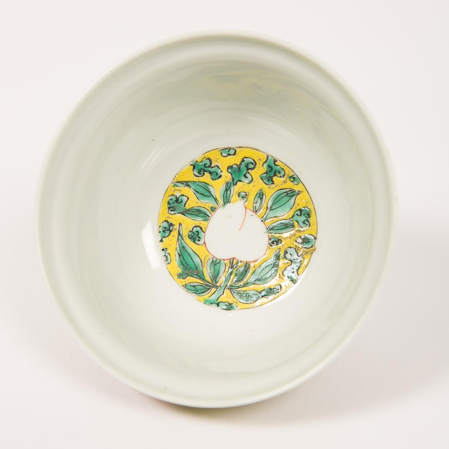 Chinesische Qing-Porzellanschale mit „Longevity“-Symbolen aus dem späten 19. Jahrhundert im Angebot 2
