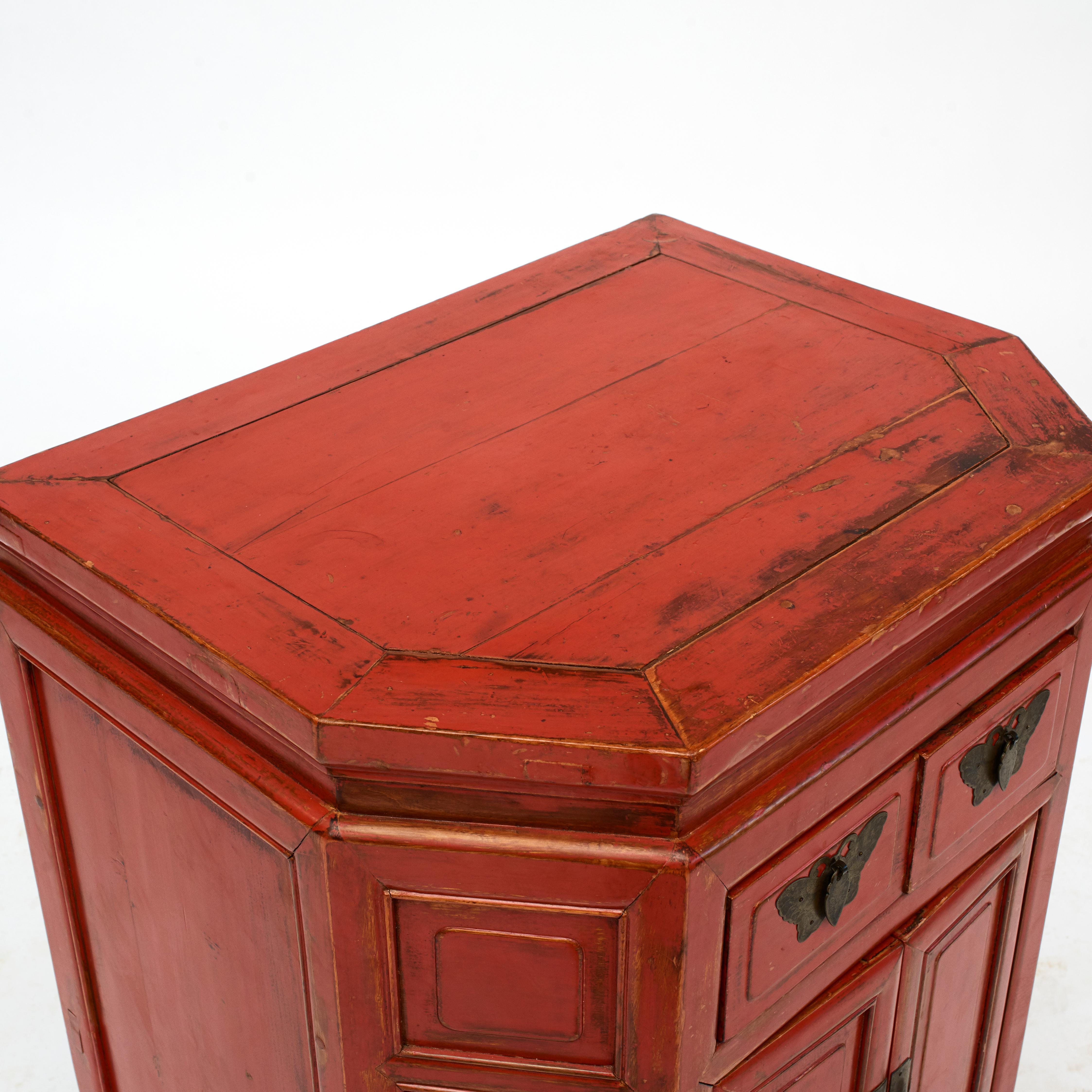19th Century Qing Chinese Red Lacquer Hexagonal Console Cabinet with Butterfly Mounts