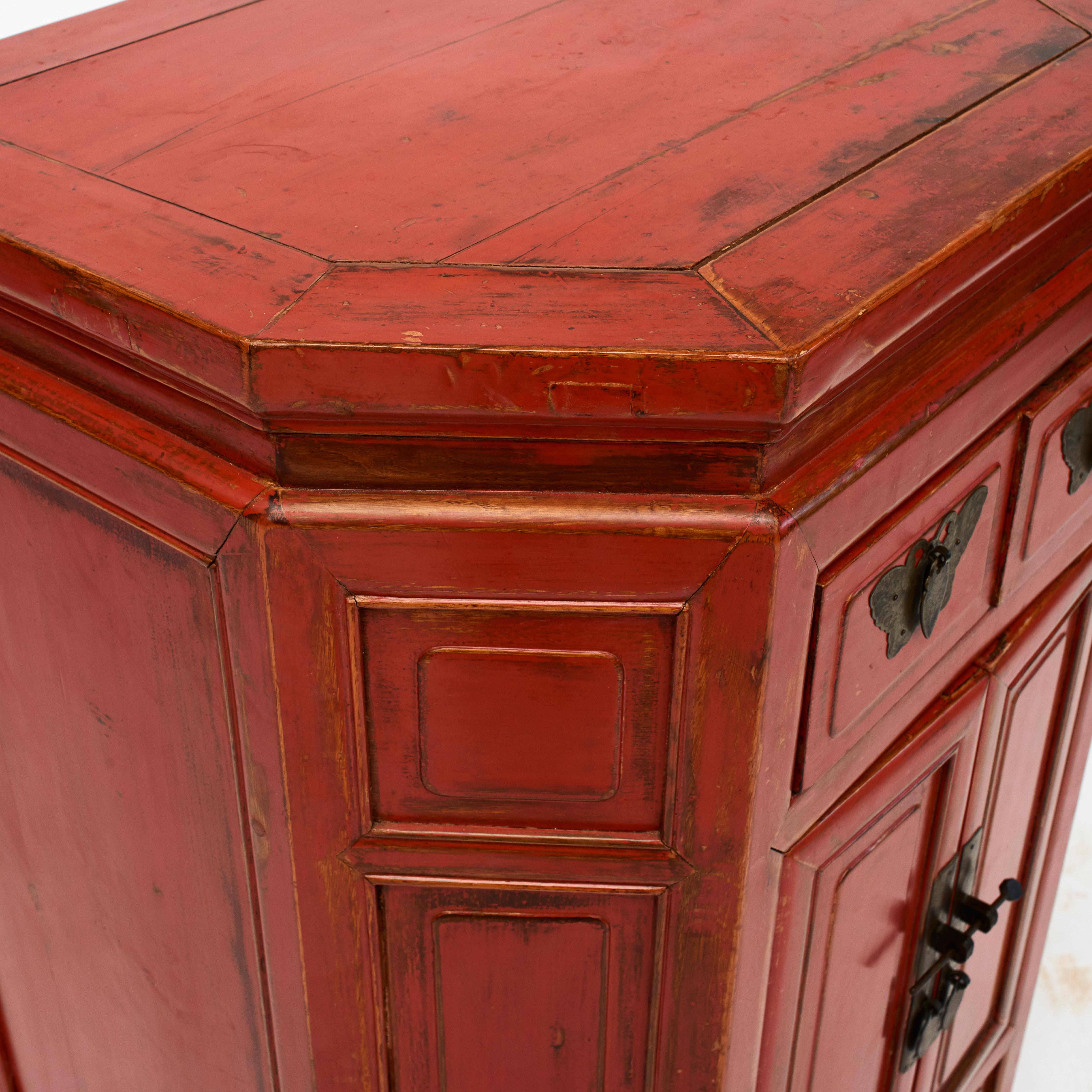 Qing Chinese Red Lacquer Hexagonal Console Cabinet with Butterfly Mounts 3