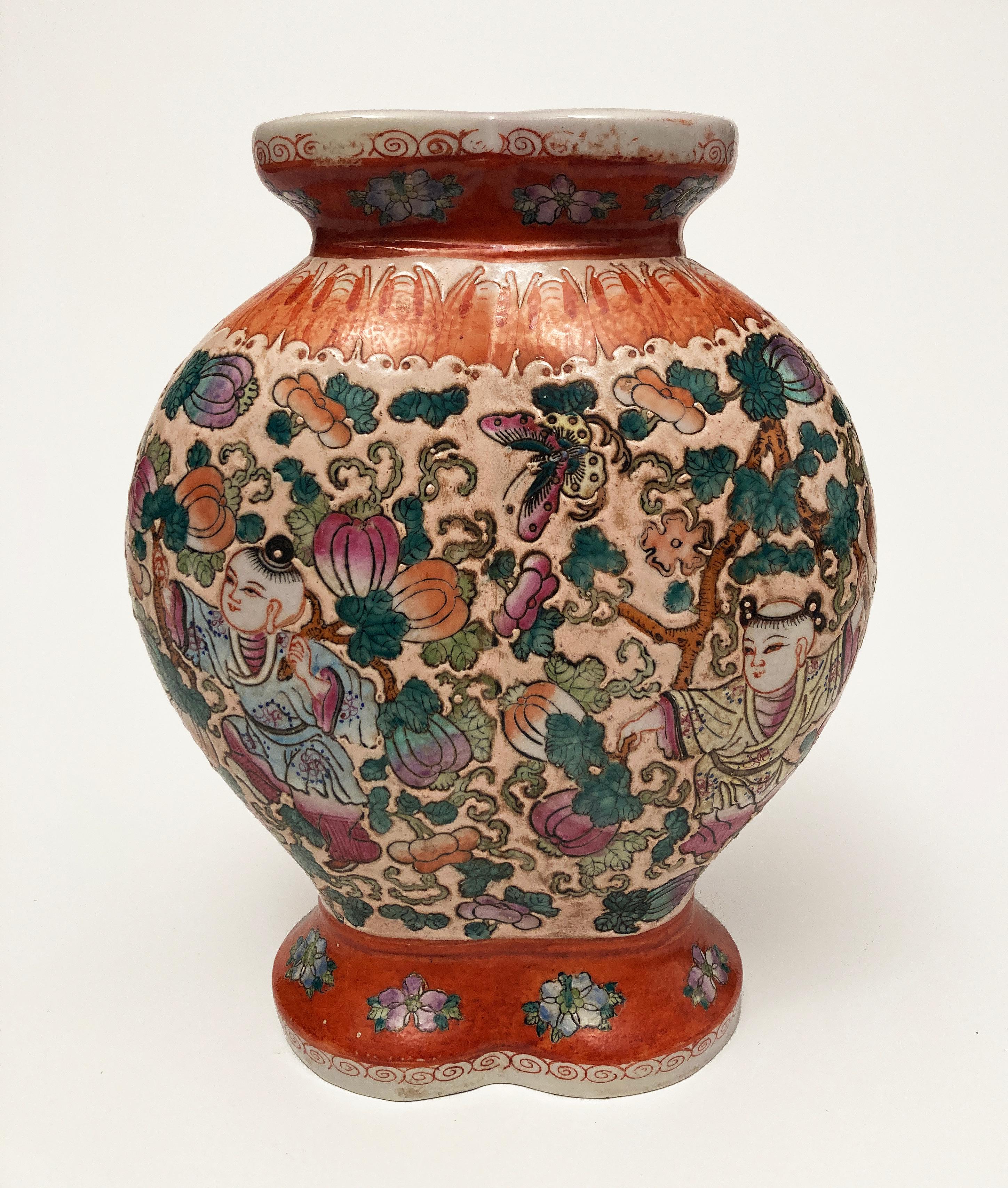 Hand-Crafted Qing Ching Dynasty 1821-1850 Porcelain Enamel Double Mouth Chinese Vase For Sale