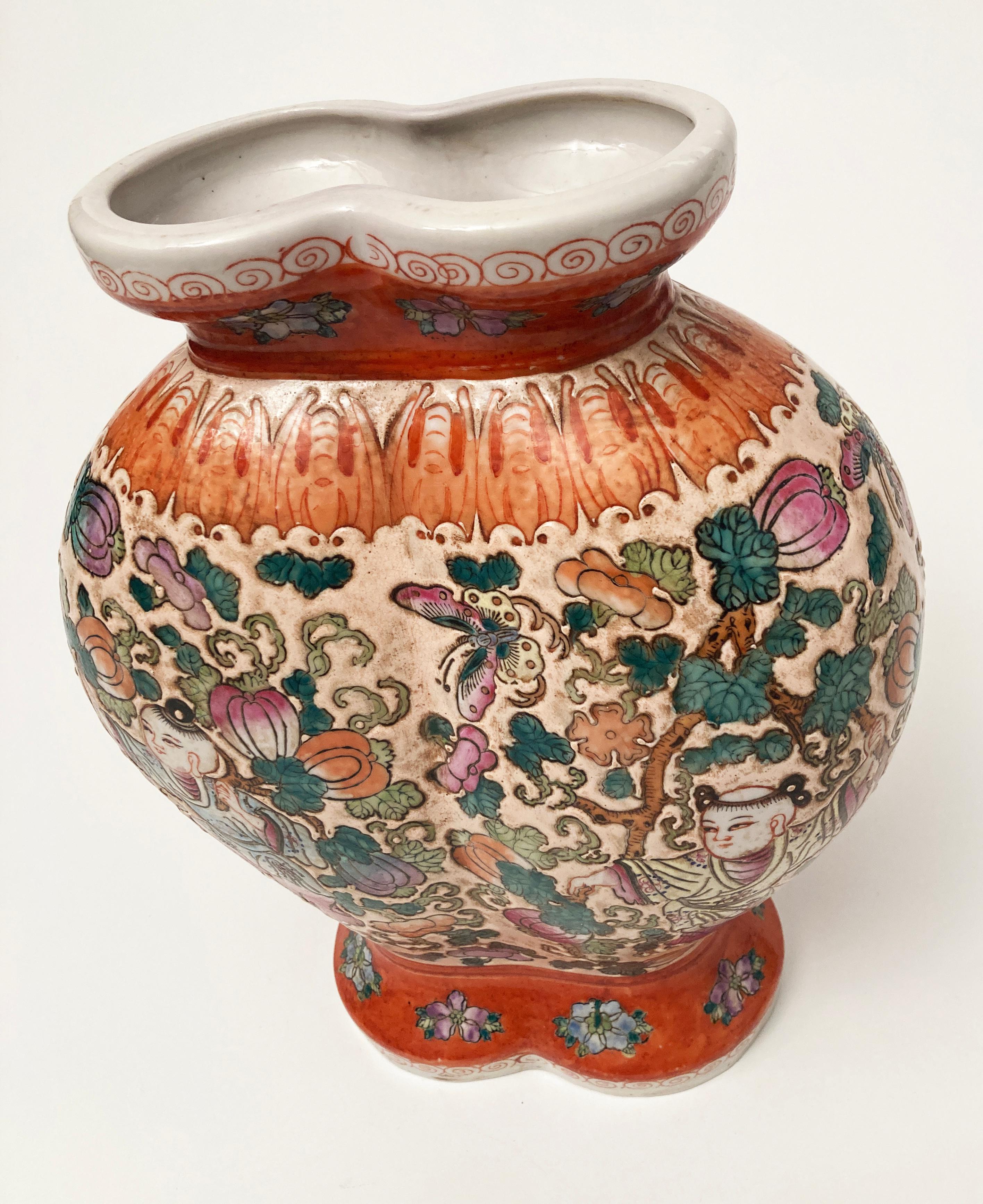 Qing Ching Dynasty 1821-1850 Porcelain Enamel Double Mouth Chinese Vase In Good Condition For Sale In Louisville, KY