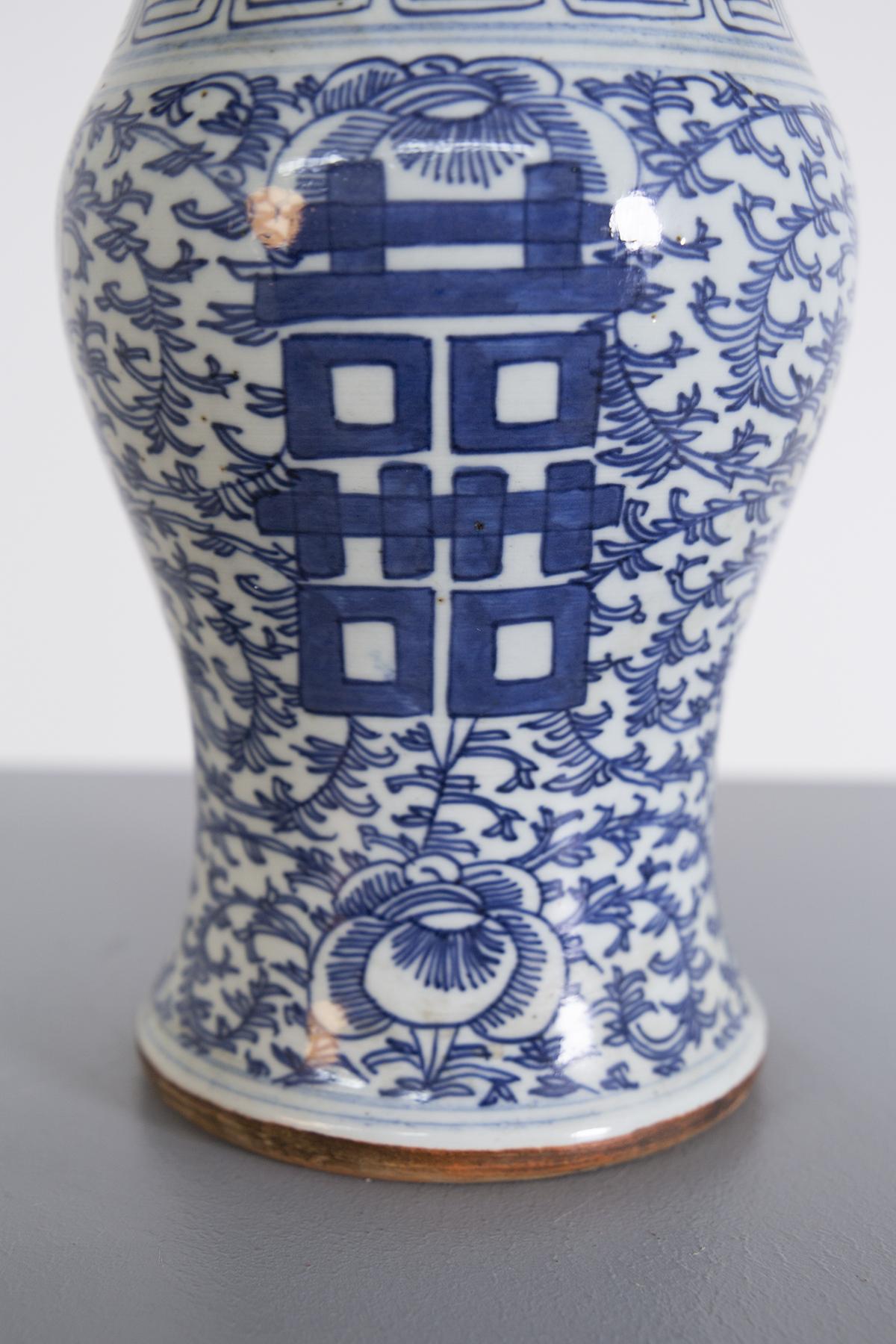 Ancient Chinese balustrade vase belonging to the period of the 