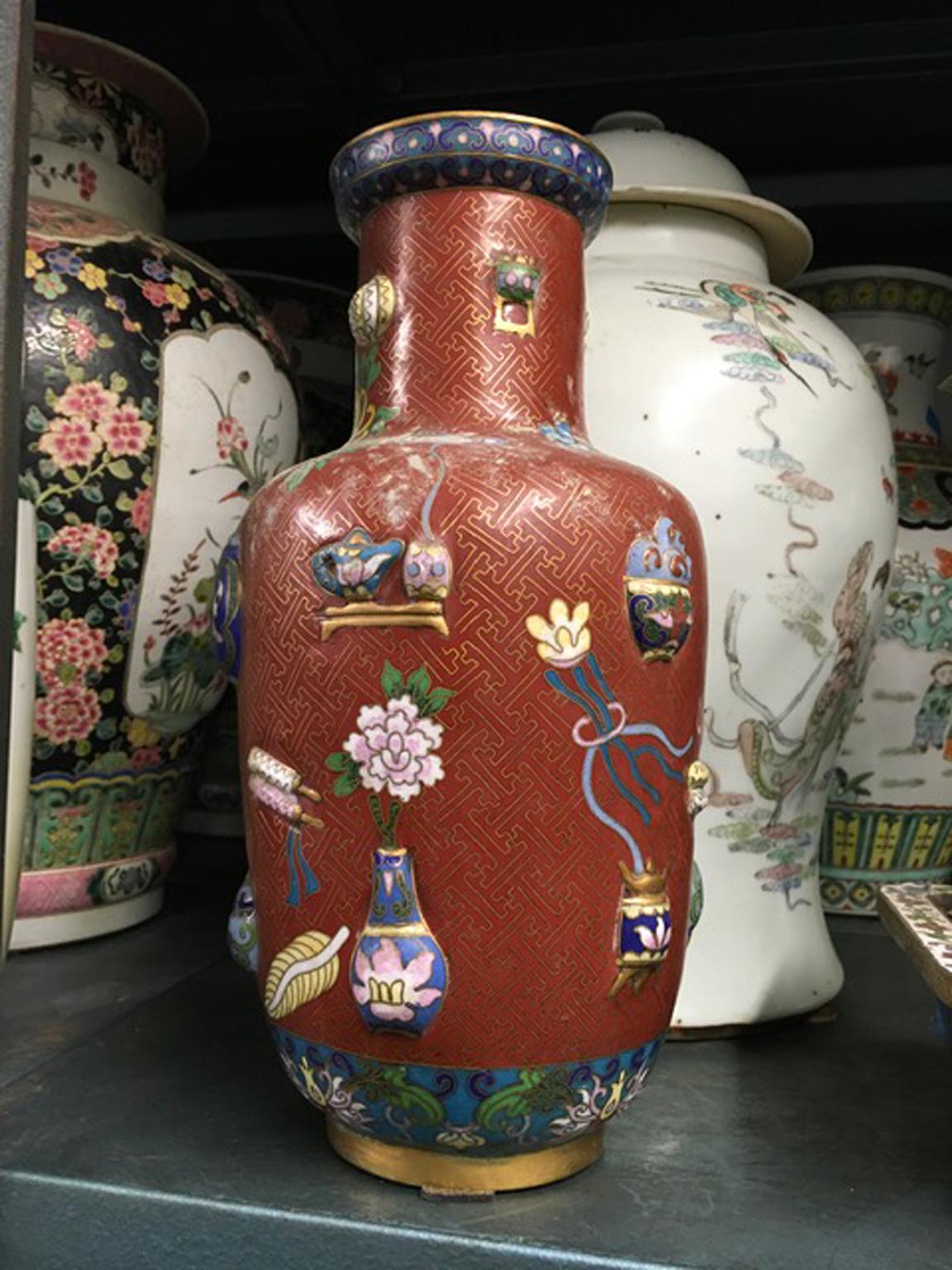 This Qing vase is very decorative for its colorful enamel and very trendy in an elegant room.
It’s handmade with the antique technique called ‘cloisonné ‘, when the enameled drawings are surrounded by thin bronze sheets.


With certificate of