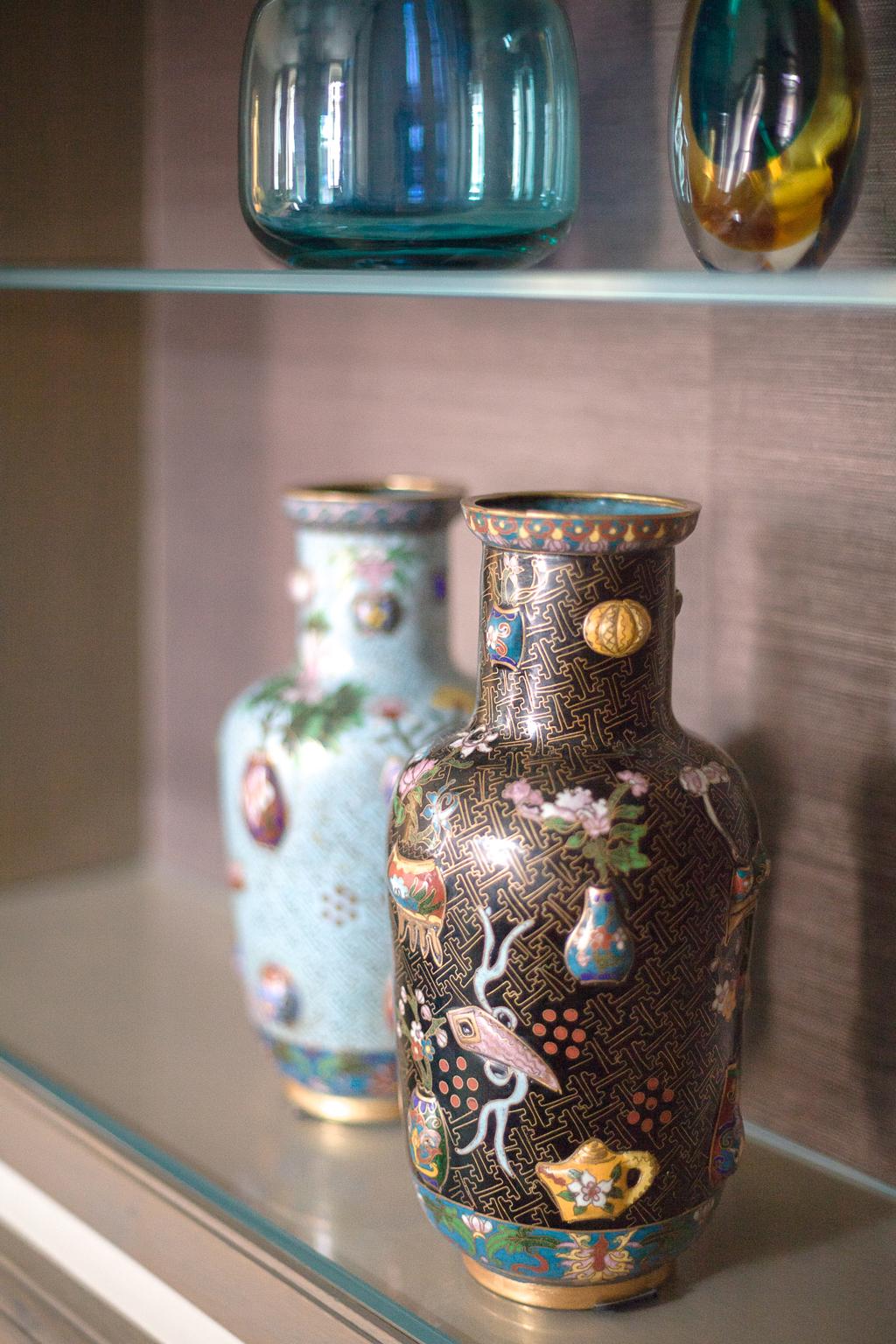 Chinois Vase de la dynastie Qing du milieu du 20e siècle en émail fin exporté de Chine en vente