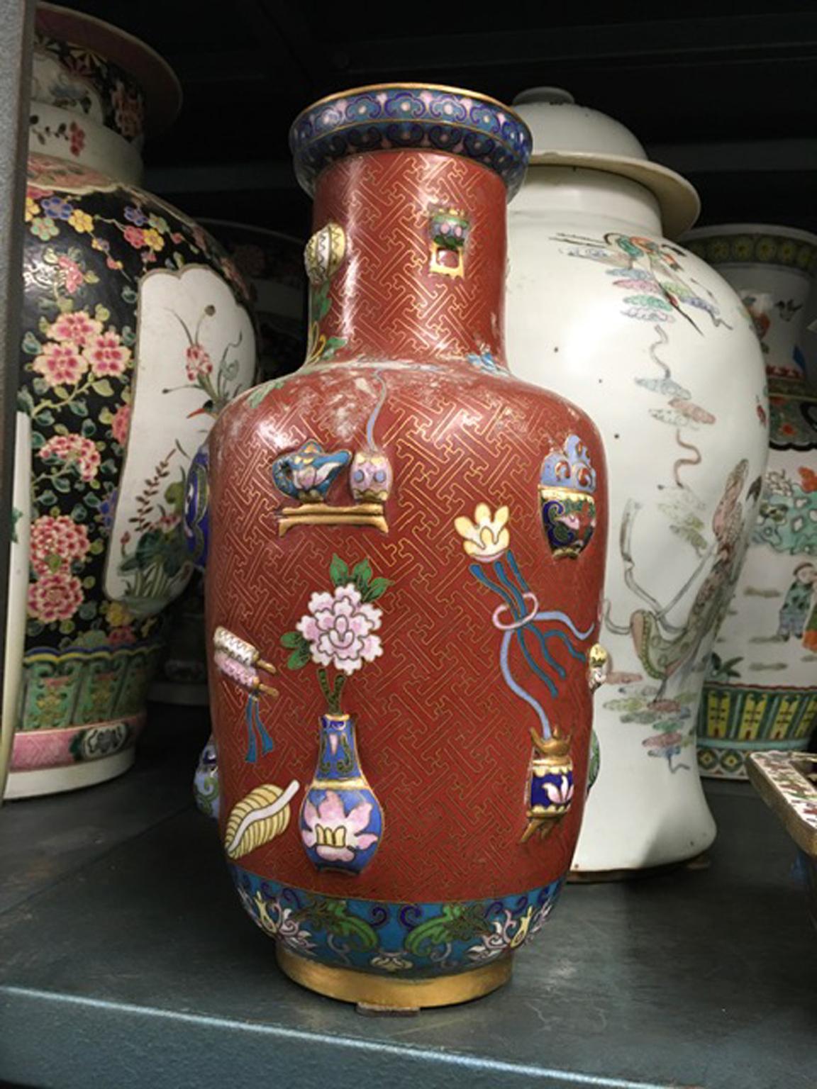 Hand-Crafted Qing Dinasty Mid-20th Century Fine Enameled Vase China Export For Sale