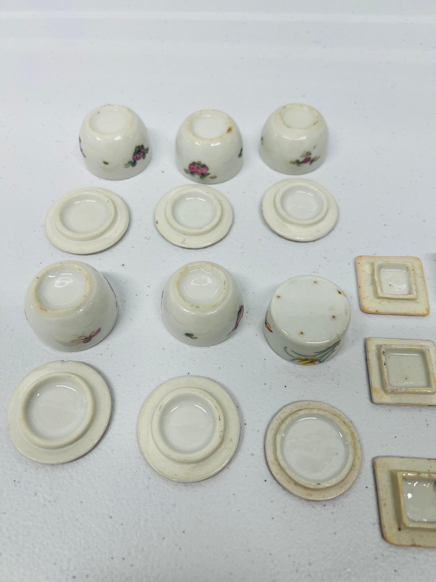 Dinastía Qing - 13 Saleros Antiguos de Porcelana China Esmaltada siglo XIX en venta