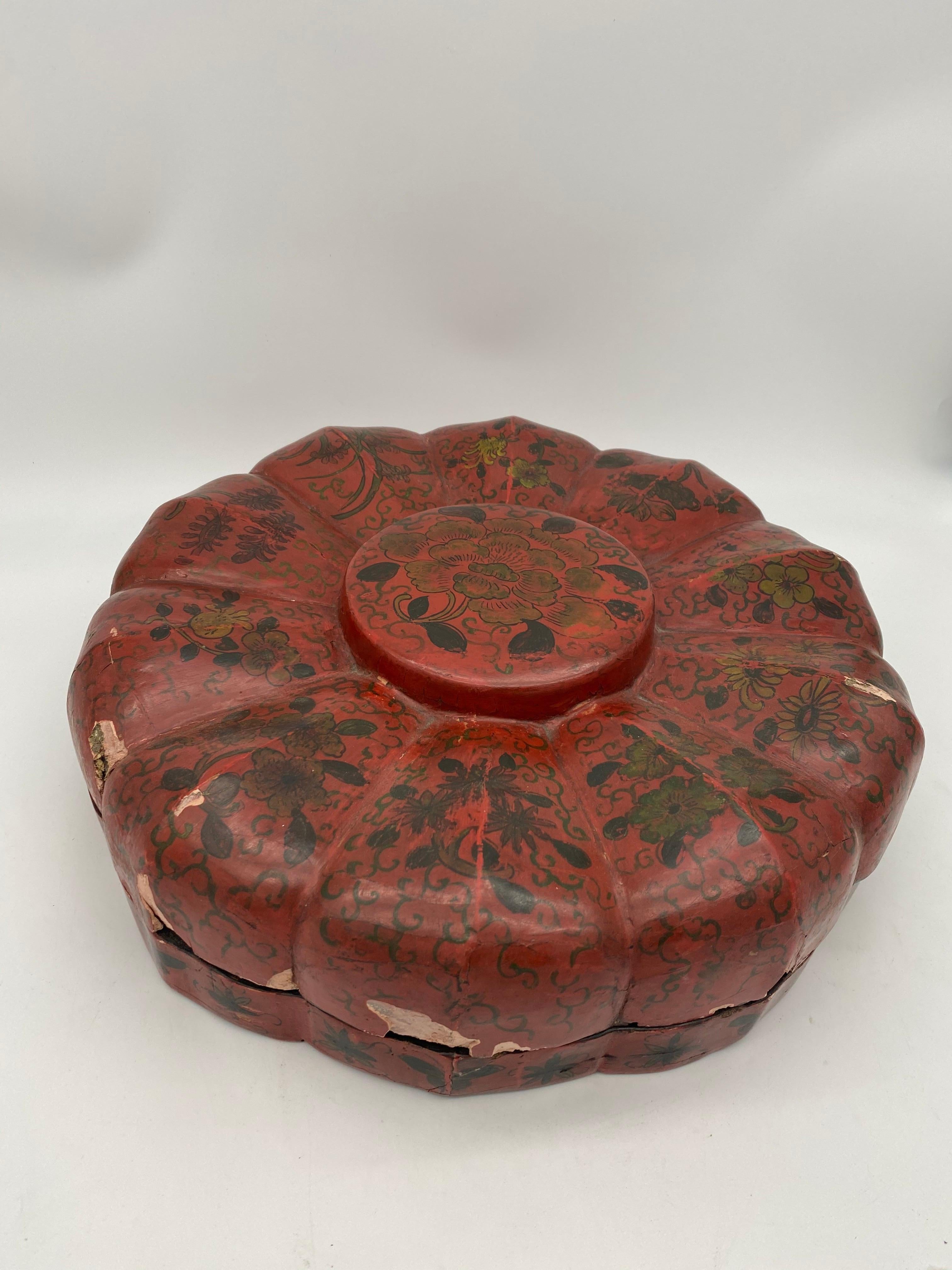 Chinesisches rotes Lackkasten aus der Qing-Dynastie im Angebot 2