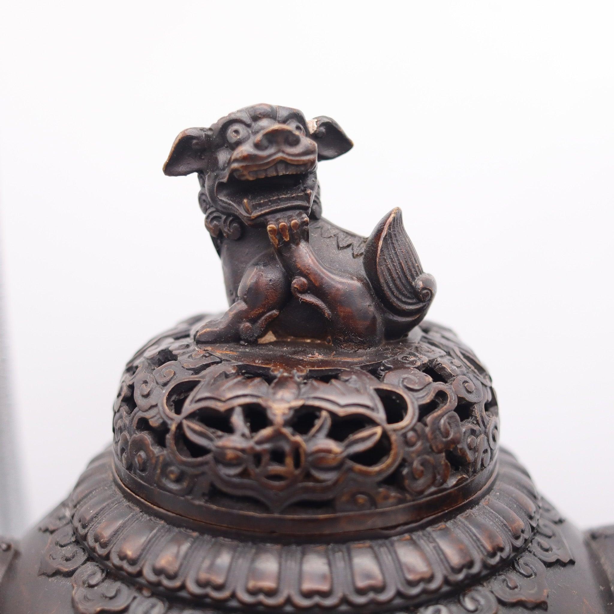 DINASTIA QING 1800 Inizio del XIX secolo Coppia di contenitori in bronzo con coperchi e basi In condizioni buone in vendita a Miami, FL
