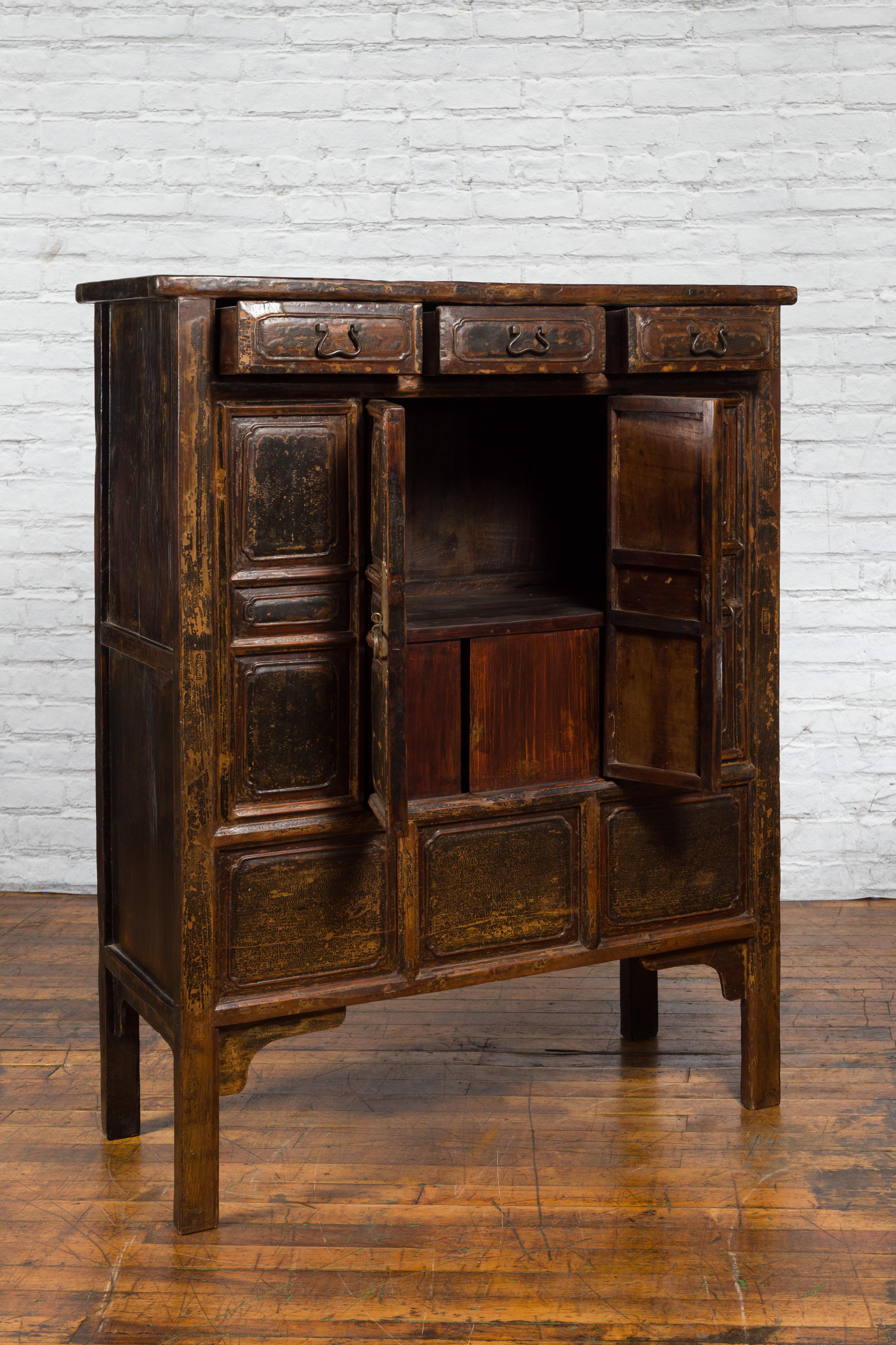 Qing Dynasty 1800s Brown Lacquered Chinese Cabinet with Doors and Drawers For Sale 6