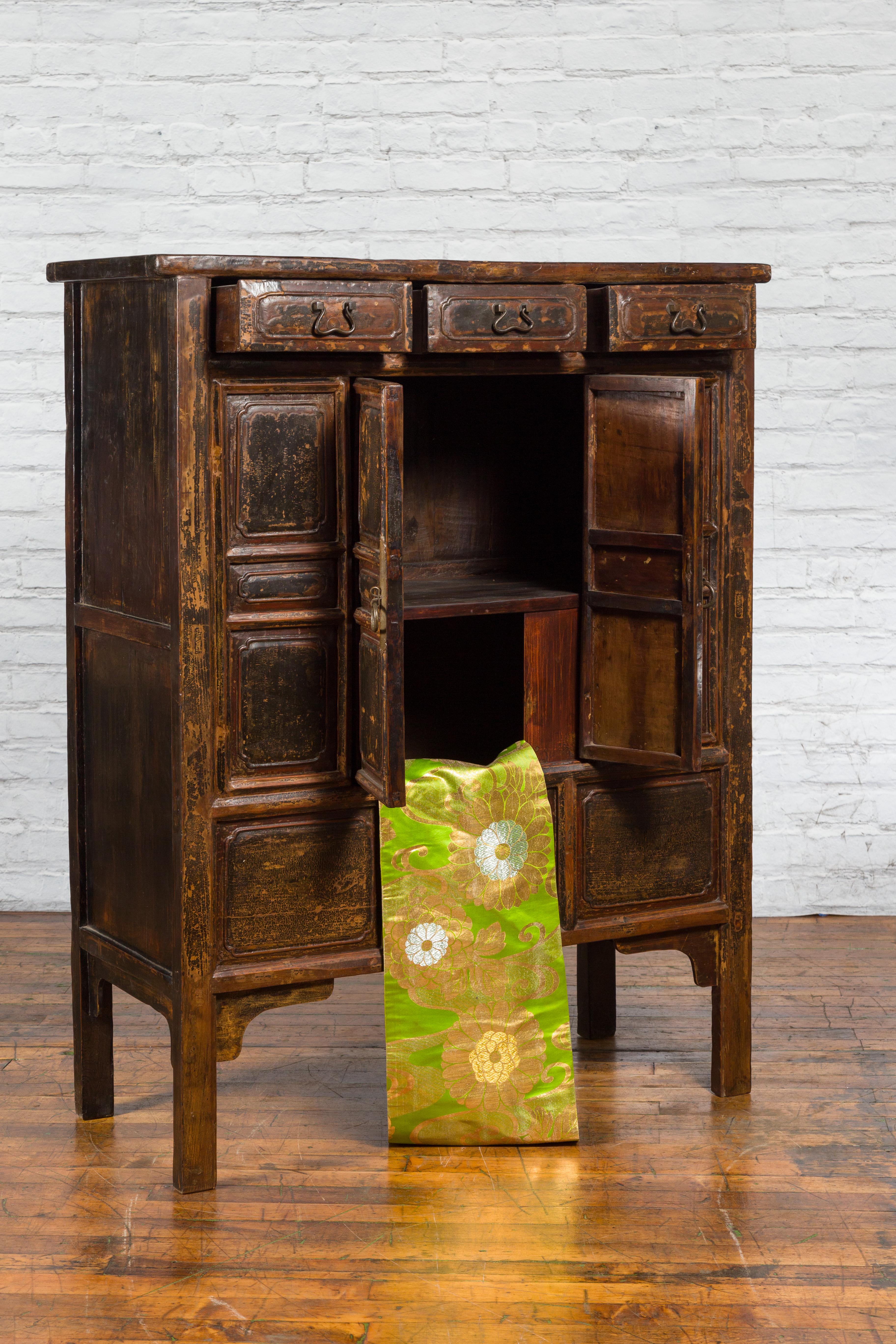 Qing Dynasty 1800s Brown Lacquered Chinese Cabinet with Doors and Drawers For Sale 7