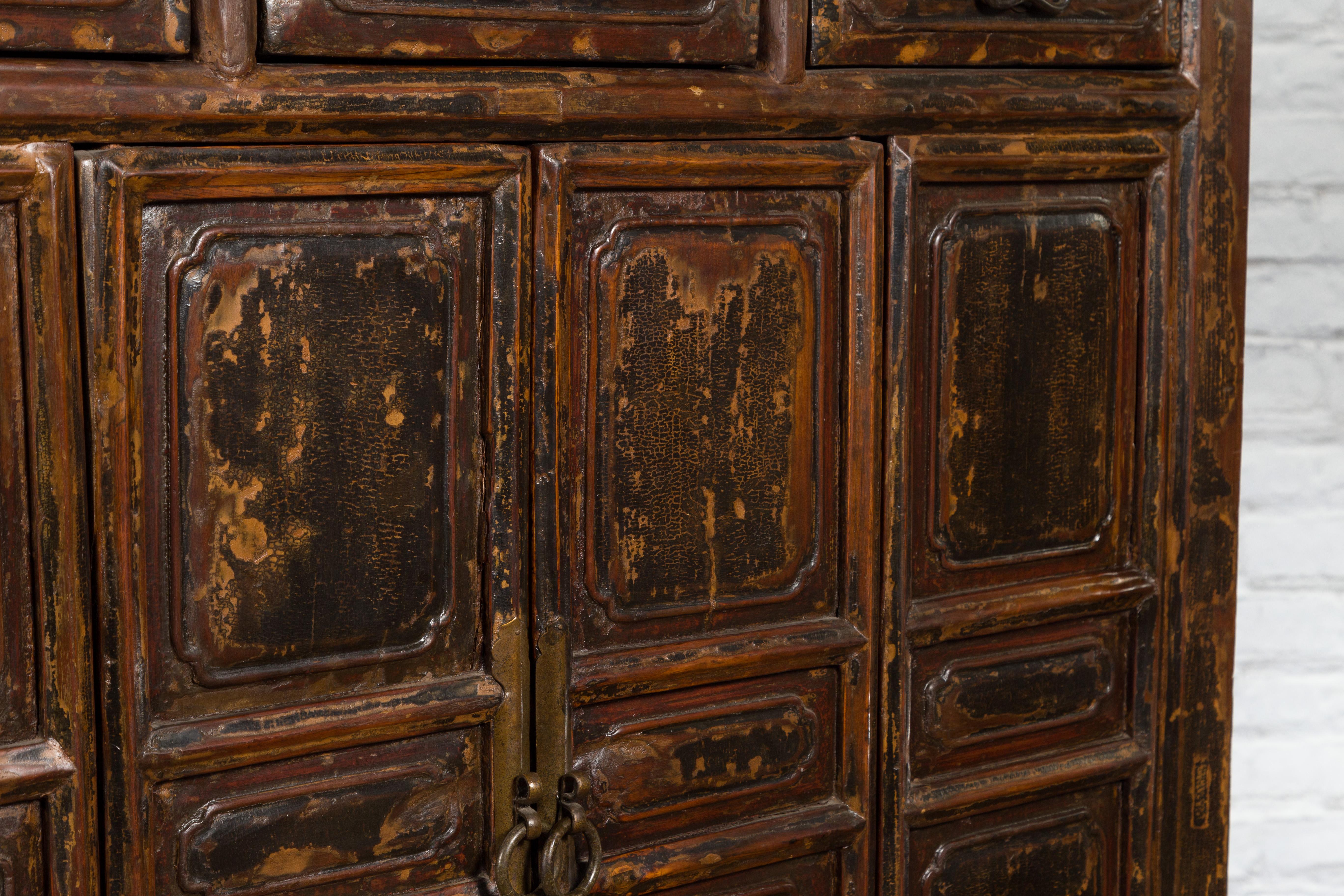 Dynastie Qing 1800s Cabinet chinois laqué Brown avec portes et tiroirs en vente 8