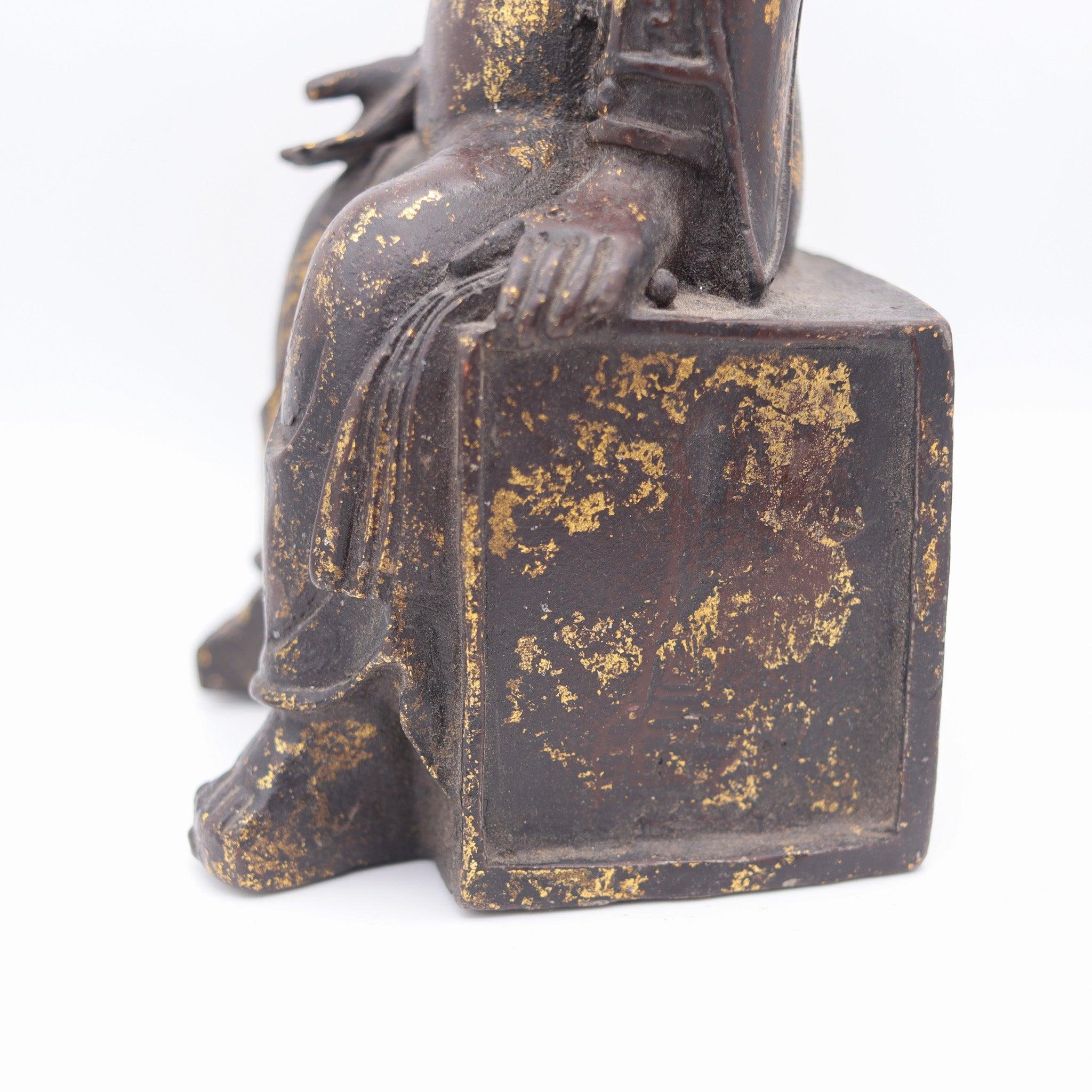 QING DYNASTY 1850 Skulptur thront Mazu Quan-Yin in massiver vergoldeter Bronze (Gegossen) im Angebot