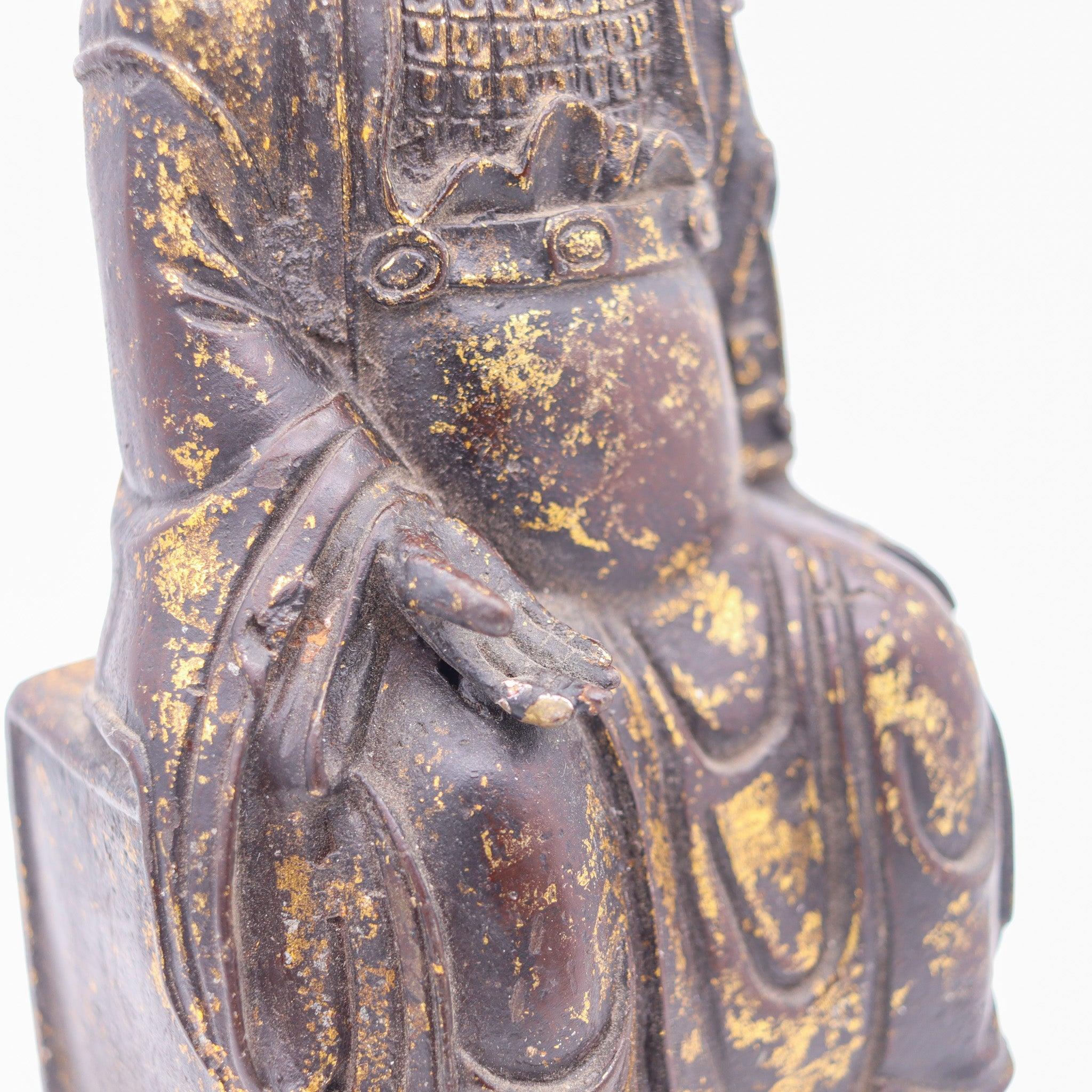QING DYNASTY 1850 Skulptur thront Mazu Quan-Yin in massiver vergoldeter Bronze (Mittleres 19. Jahrhundert) im Angebot