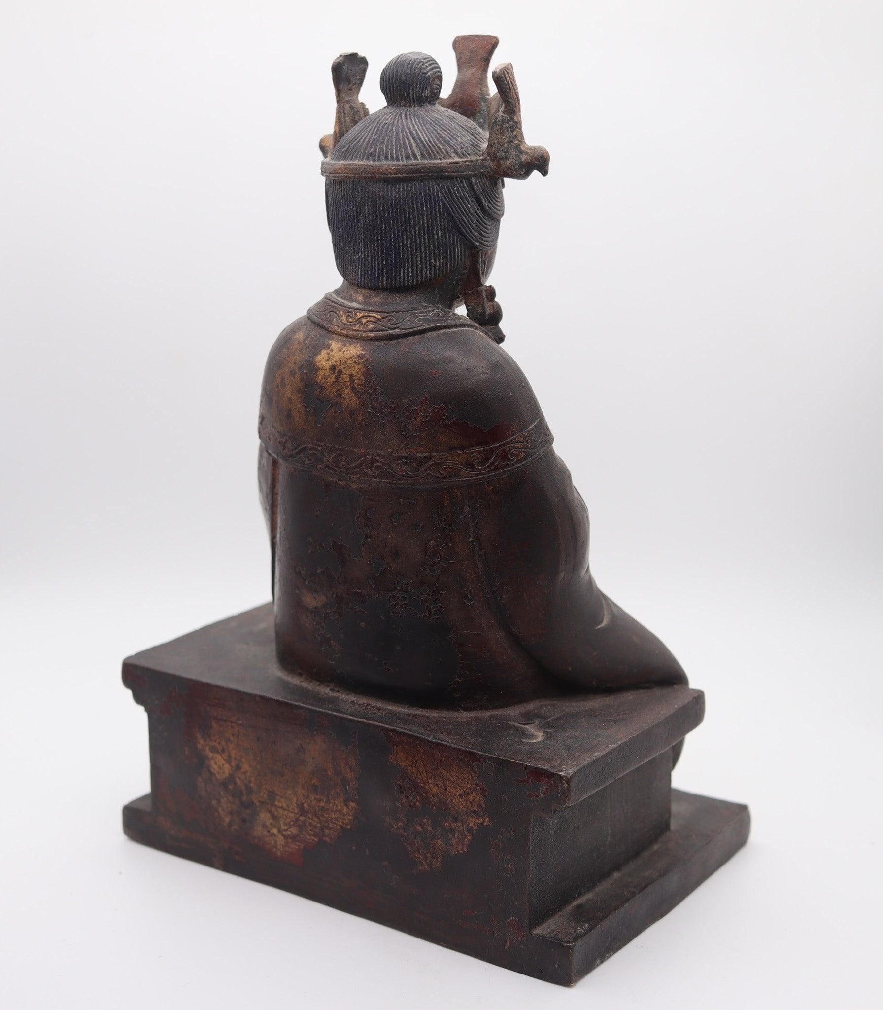 DINASTIA QING 1880 Mazu Quan-Yin seduto in trono in bronzo dorato massiccio In condizioni ottime in vendita a Miami, FL