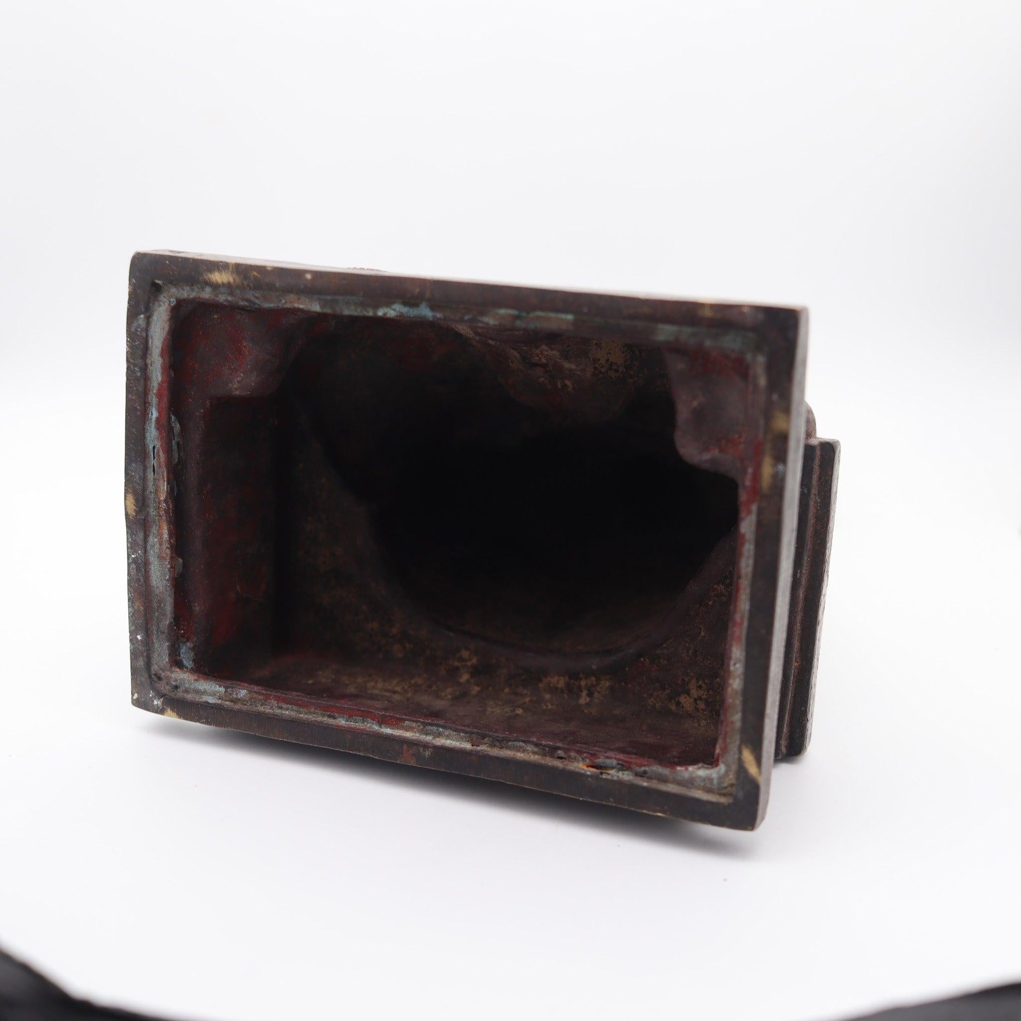 DINASTIA QING 1880 Mazu Quan-Yin seduto in trono in bronzo dorato massiccio in vendita 1