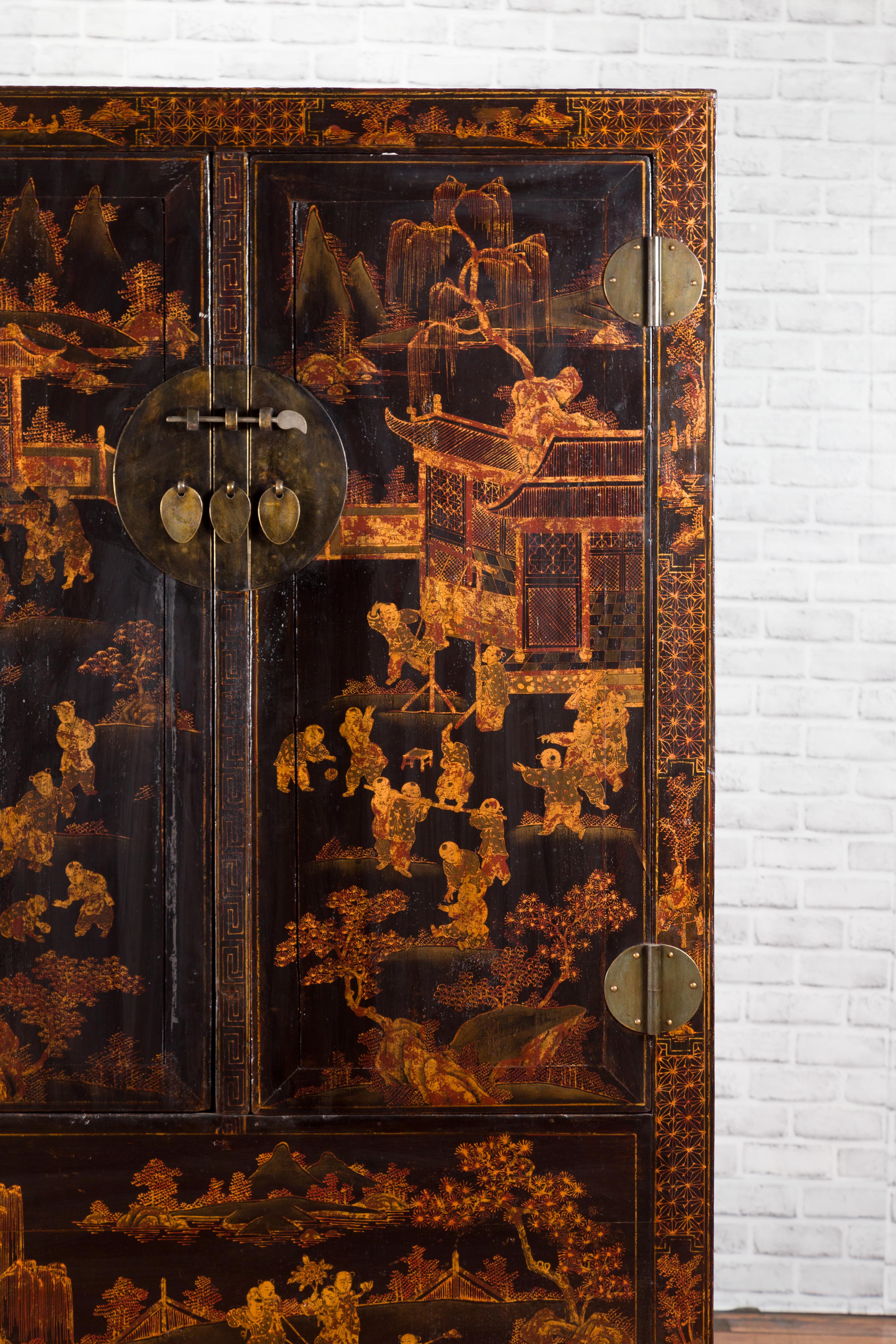 Qing Dynasty 19th Century Black Lacquer Cabinet with Gilt Chinoiserie Decor 6