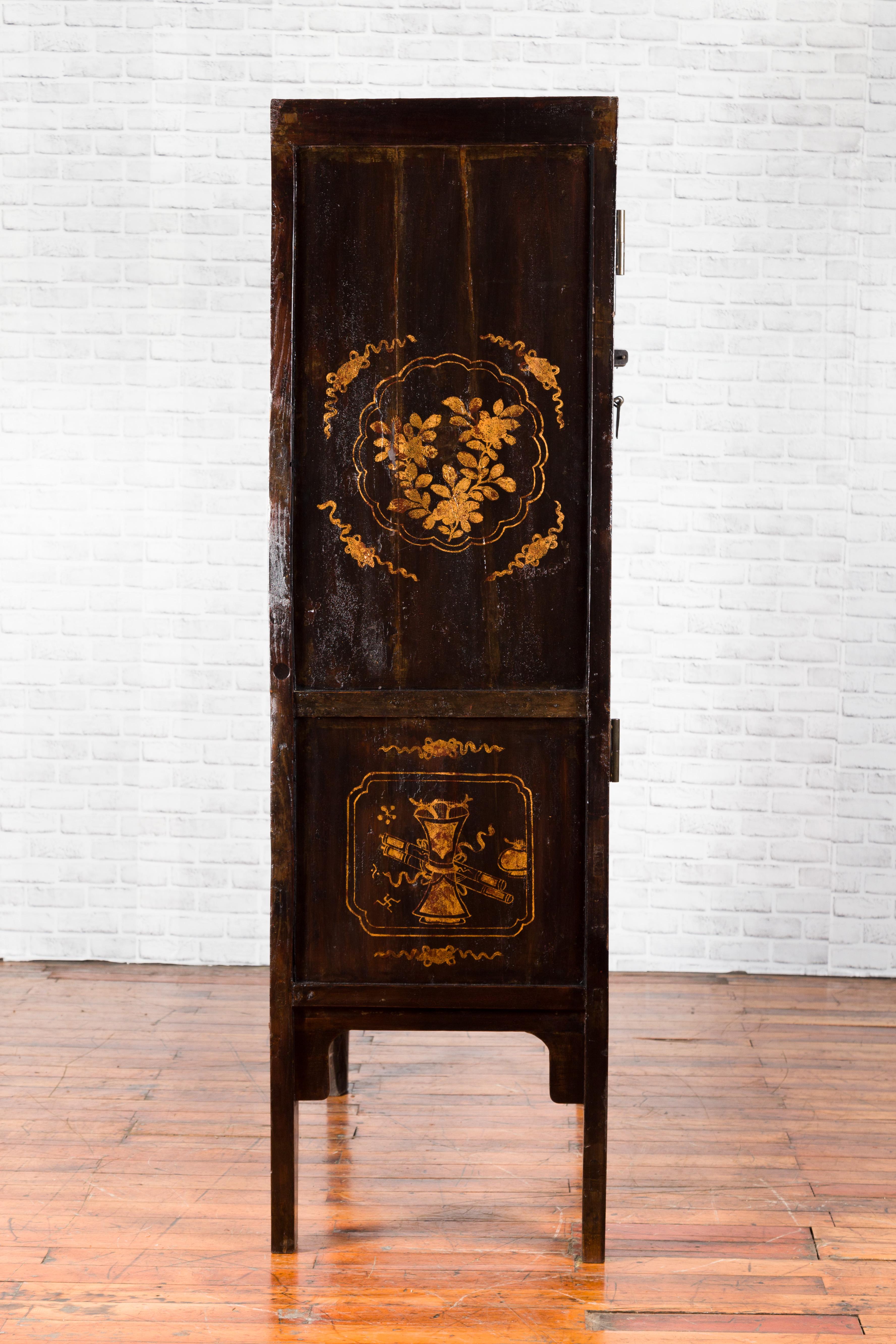 Qing Dynasty 19th Century Black Lacquer Cabinet with Gilt Chinoiserie Decor 9