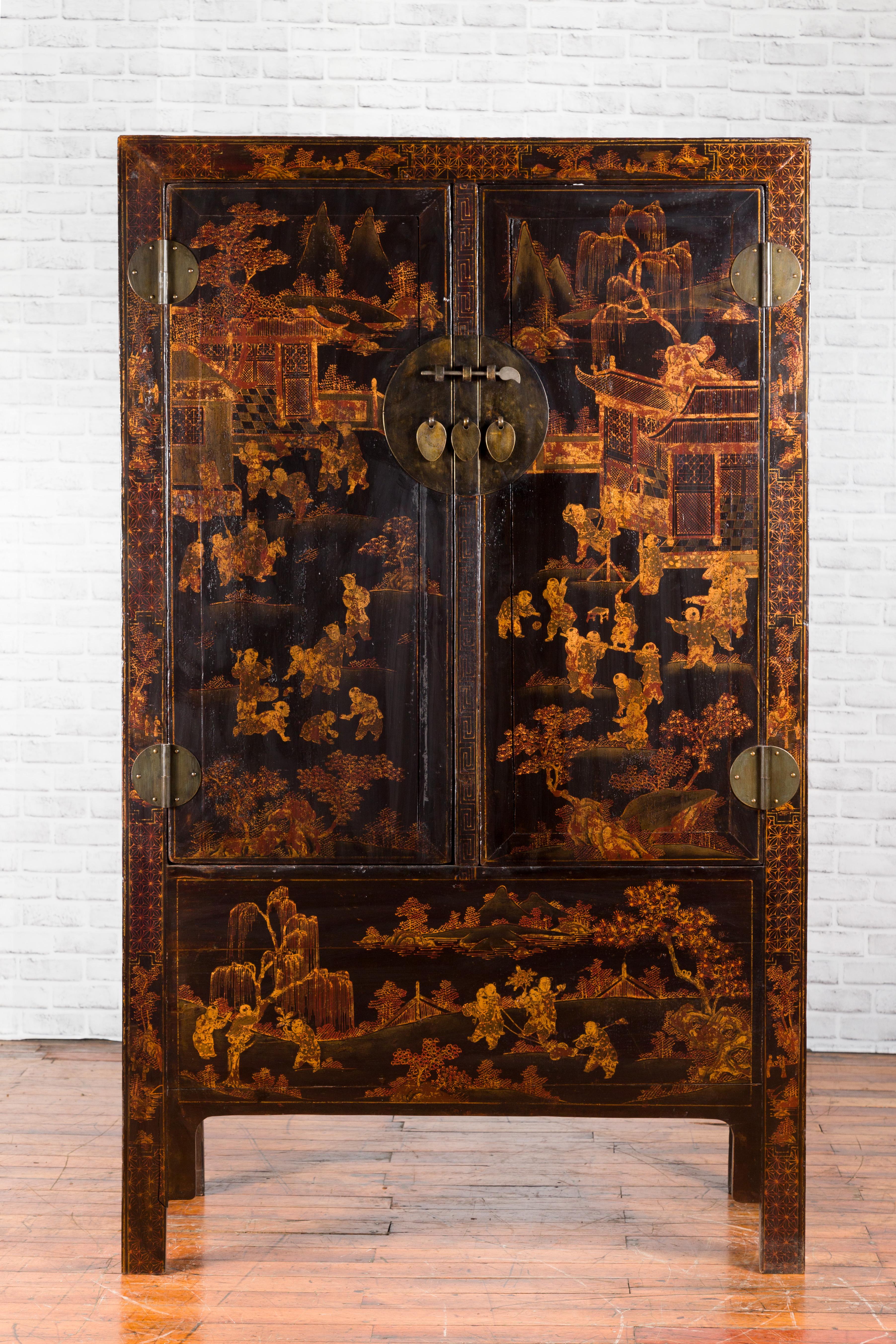 Qing Dynasty 19th Century Black Lacquer Cabinet with Gilt Chinoiserie Decor 2
