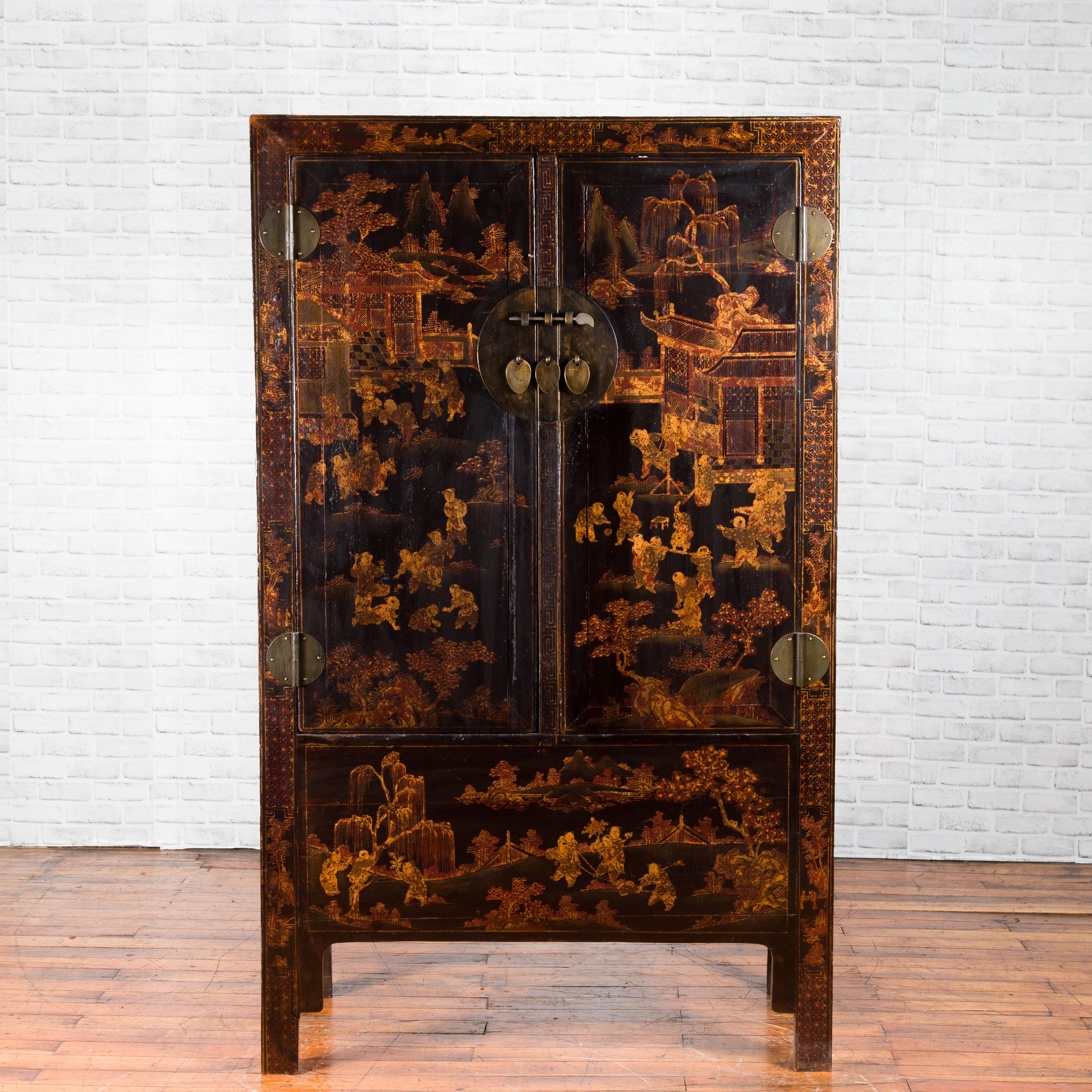 Qing Dynasty 19th Century Black Lacquer Cabinet with Gilt Chinoiserie Decor 3