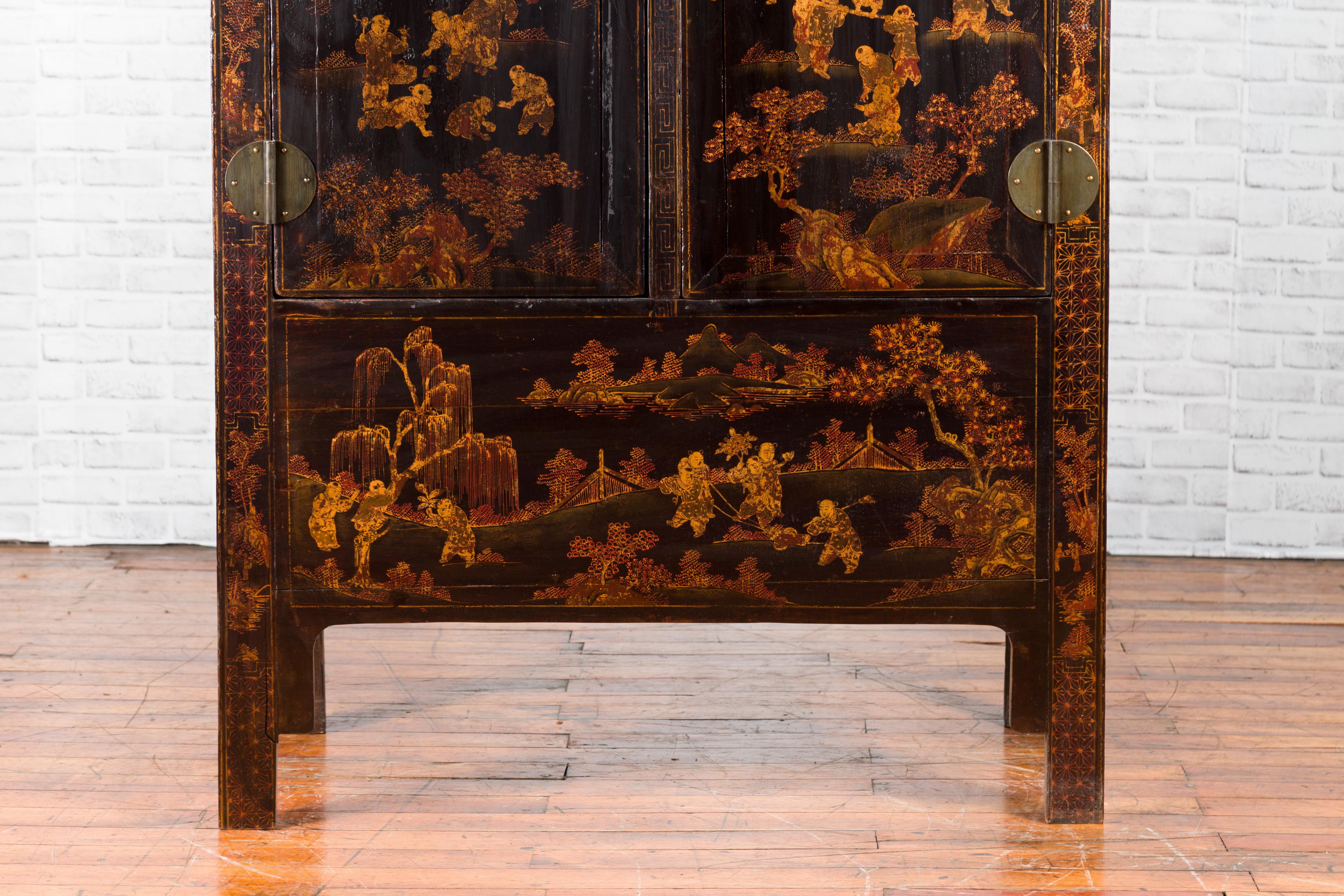Qing Dynasty 19th Century Black Lacquer Cabinet with Gilt Chinoiserie Decor 4