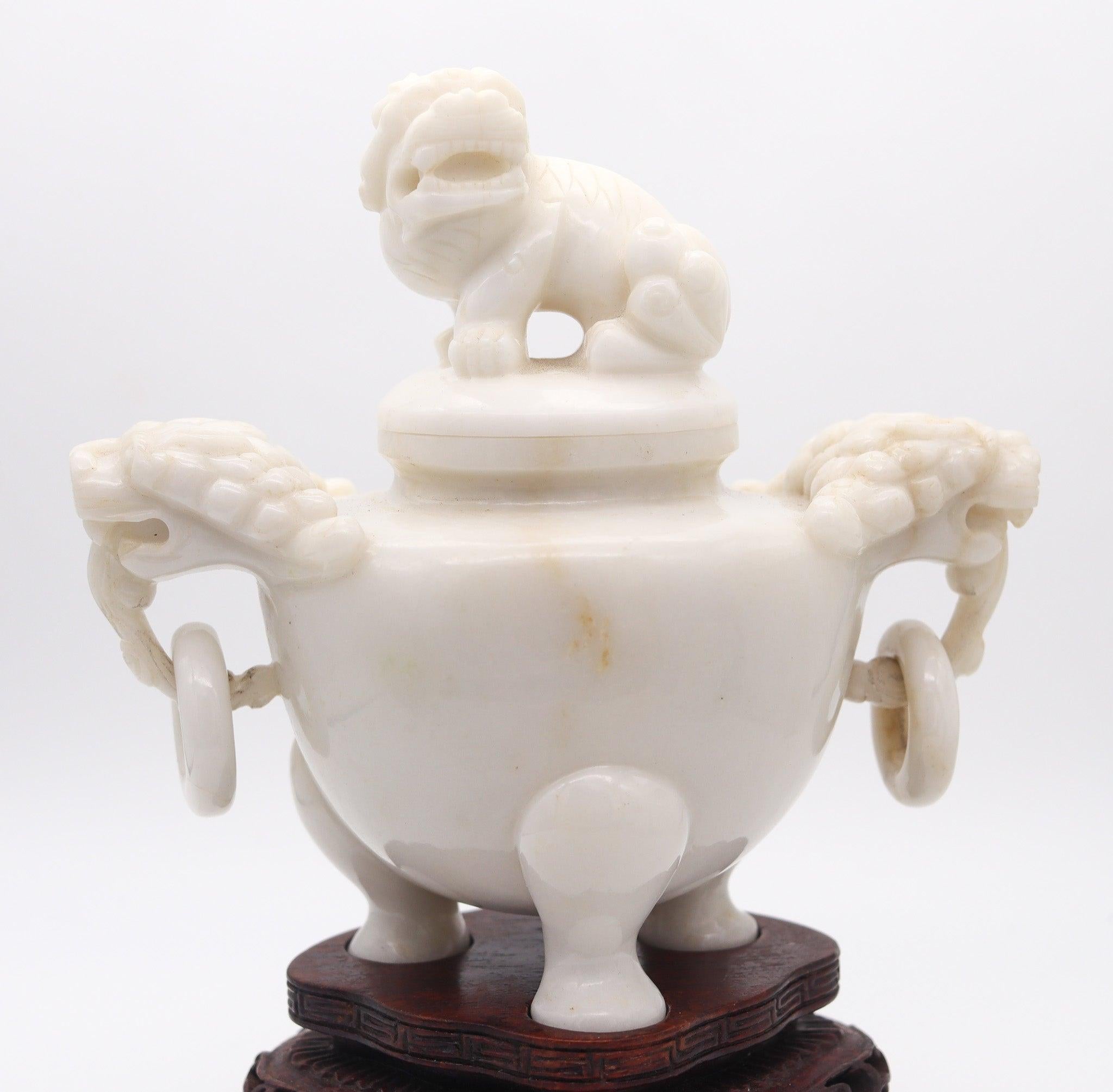 Fin du XIXe siècle Encensoir Foo-Dog sculpté du 19ème siècle avec couvercle en marbre blanc QING DYNASTY en vente