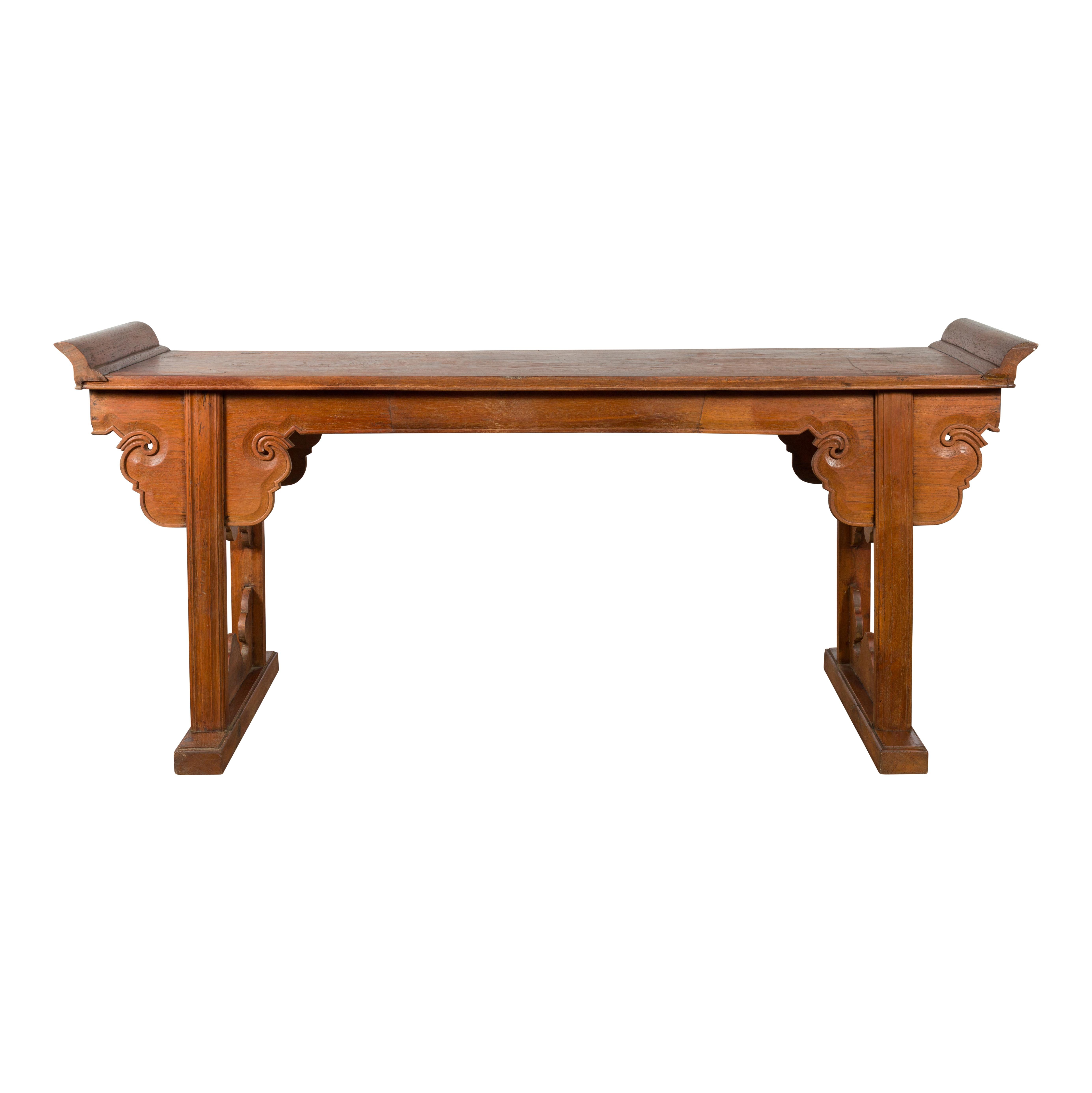 Chinese Late 20th Century Altar Console Table with Carved Scrolling Apron For Sale 10