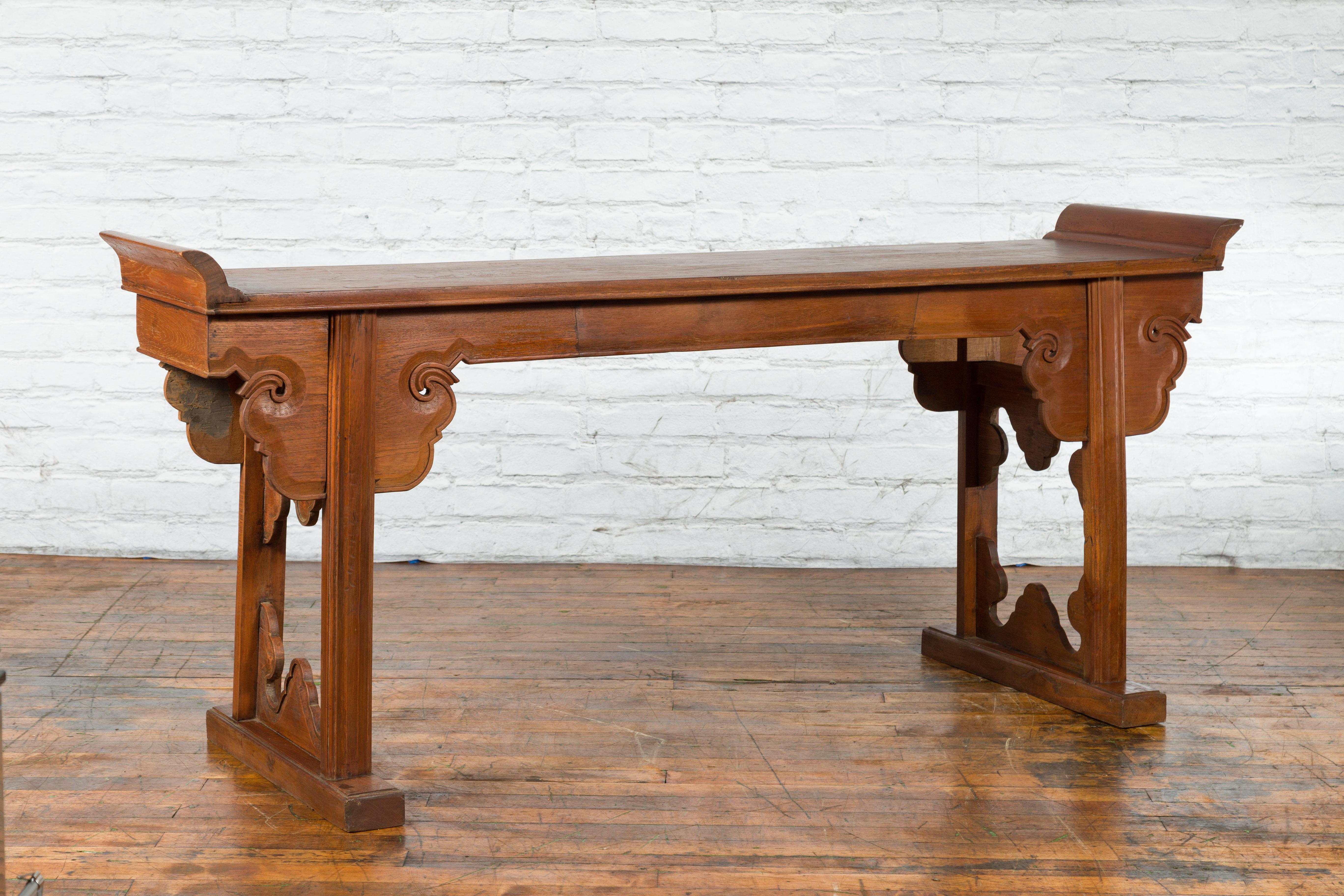 Wood Chinese Late 20th Century Altar Console Table with Carved Scrolling Apron For Sale