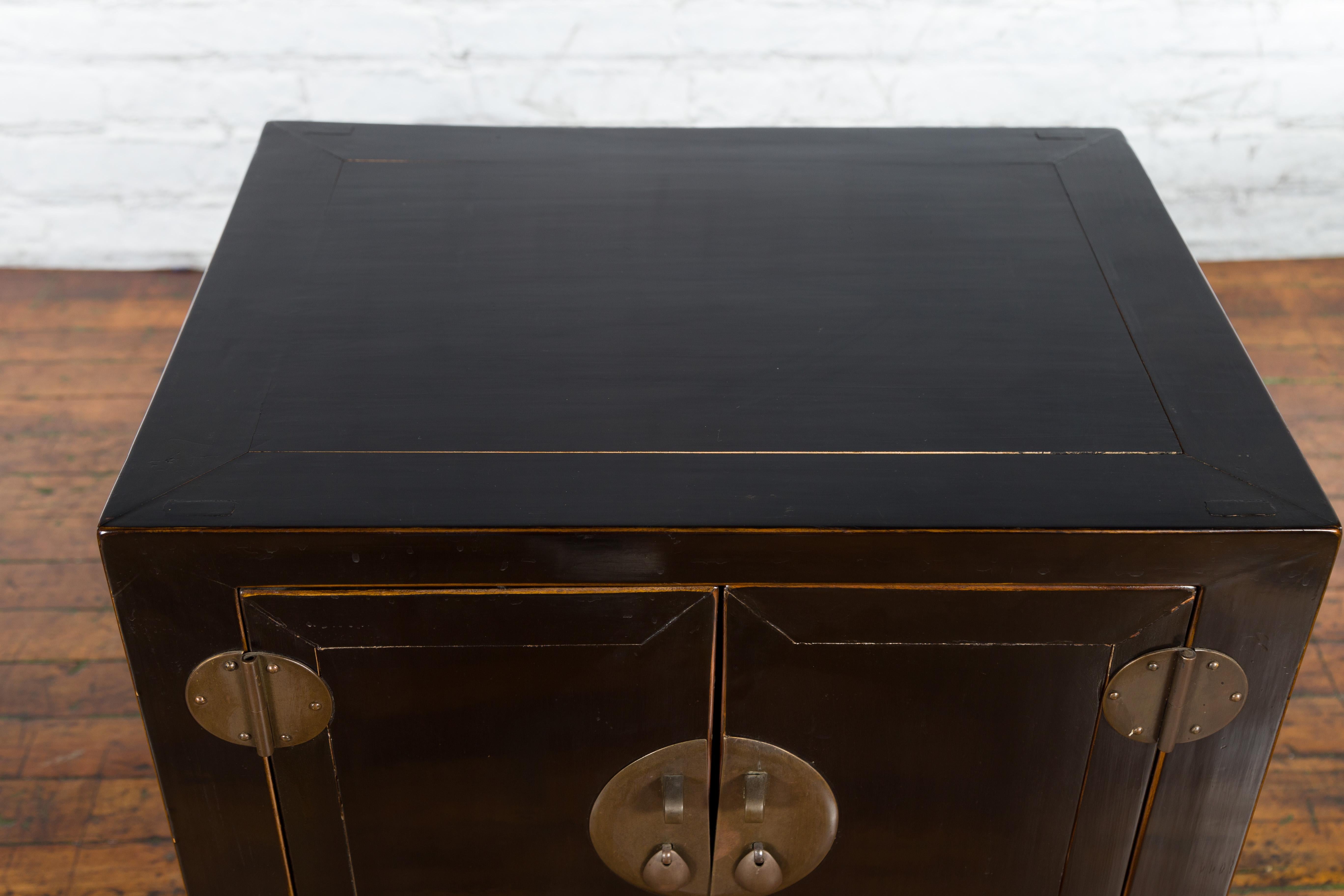 Qing Dynasty 19th Century Chinese Black Lacquer Side Cabinet with Two Drawers For Sale 5