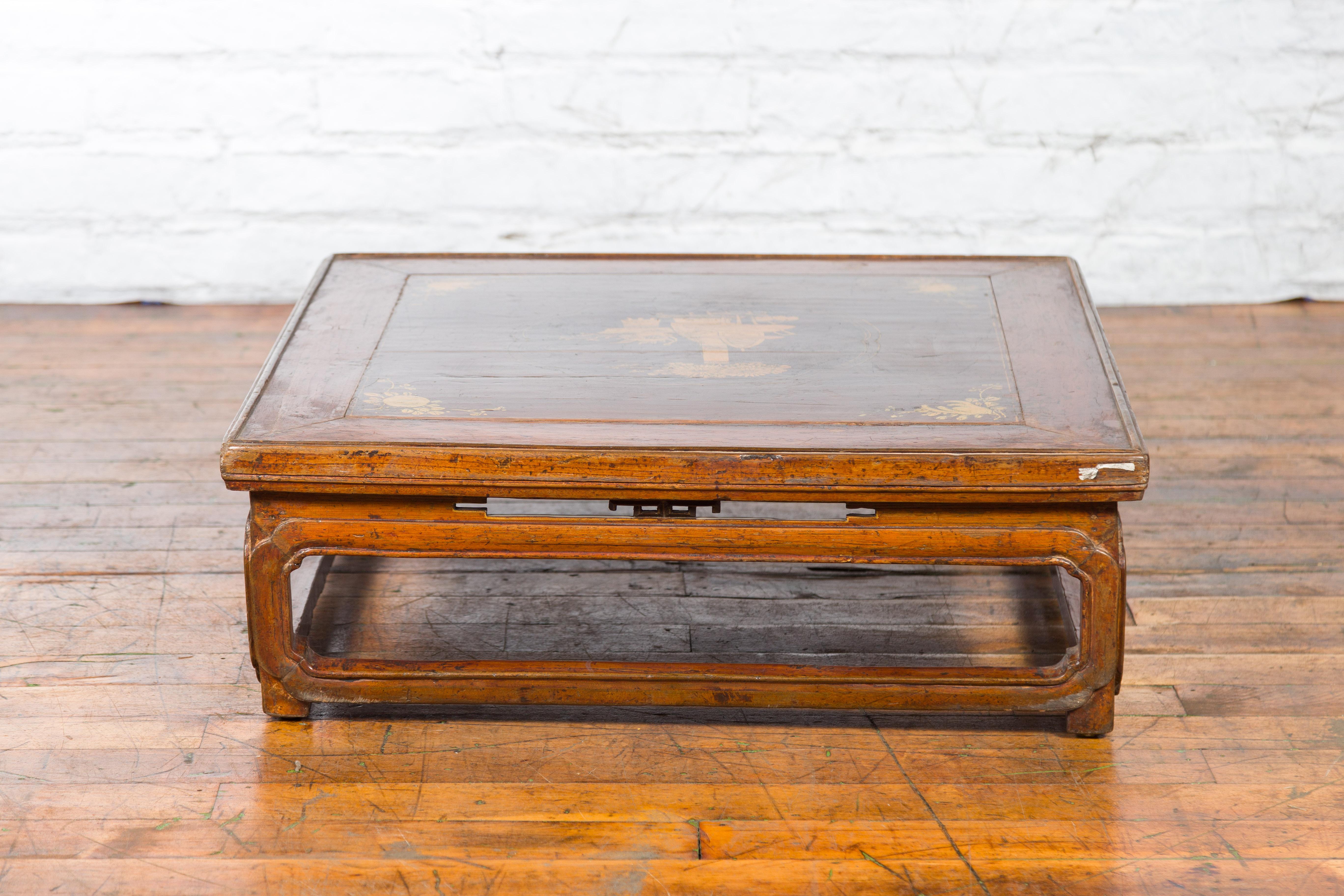 Qing Dynasty 19th Century Chinese Low Kang Coffee Table with Painted Décor For Sale 6