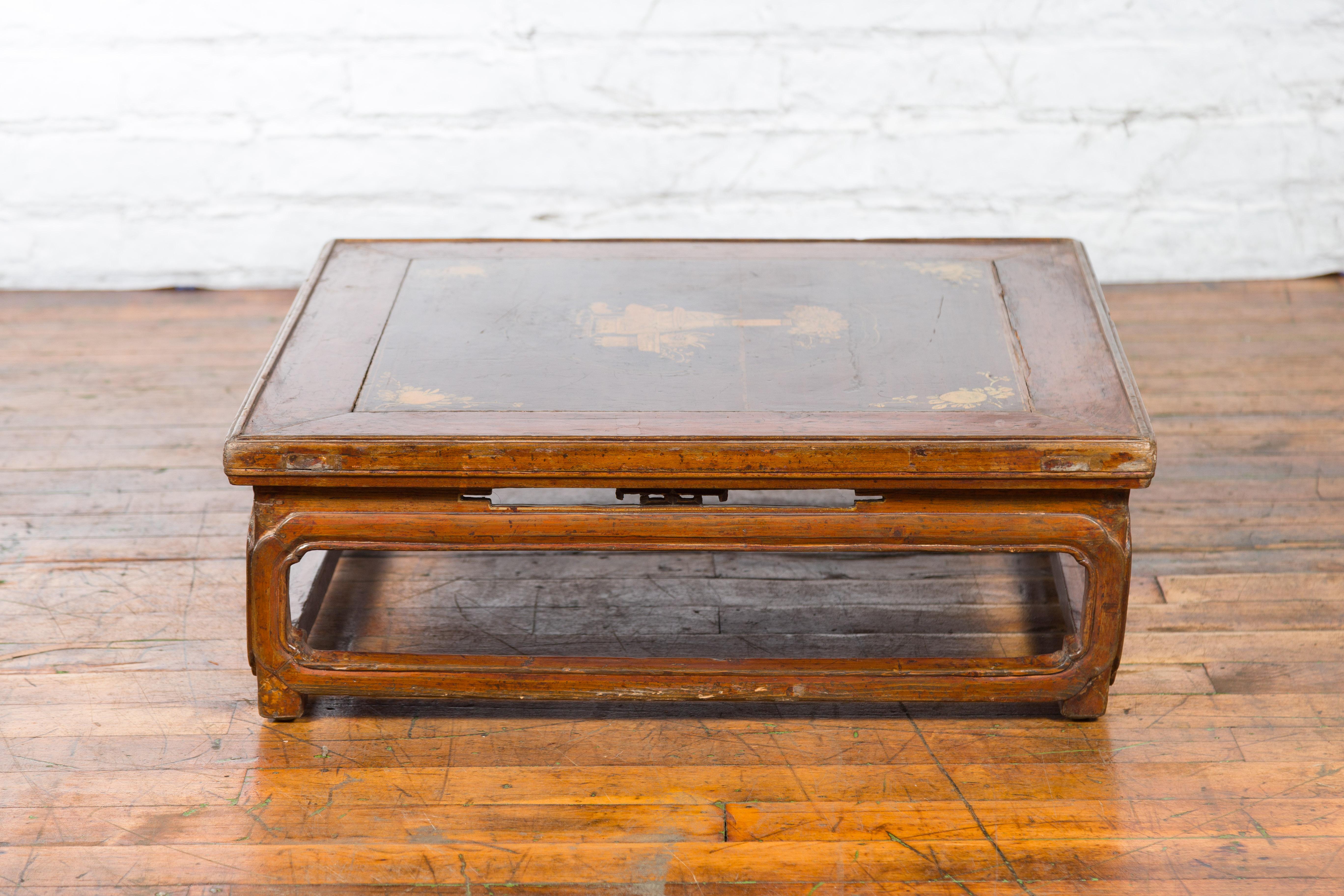 Qing Dynasty 19th Century Chinese Low Kang Coffee Table with Painted Décor For Sale 7