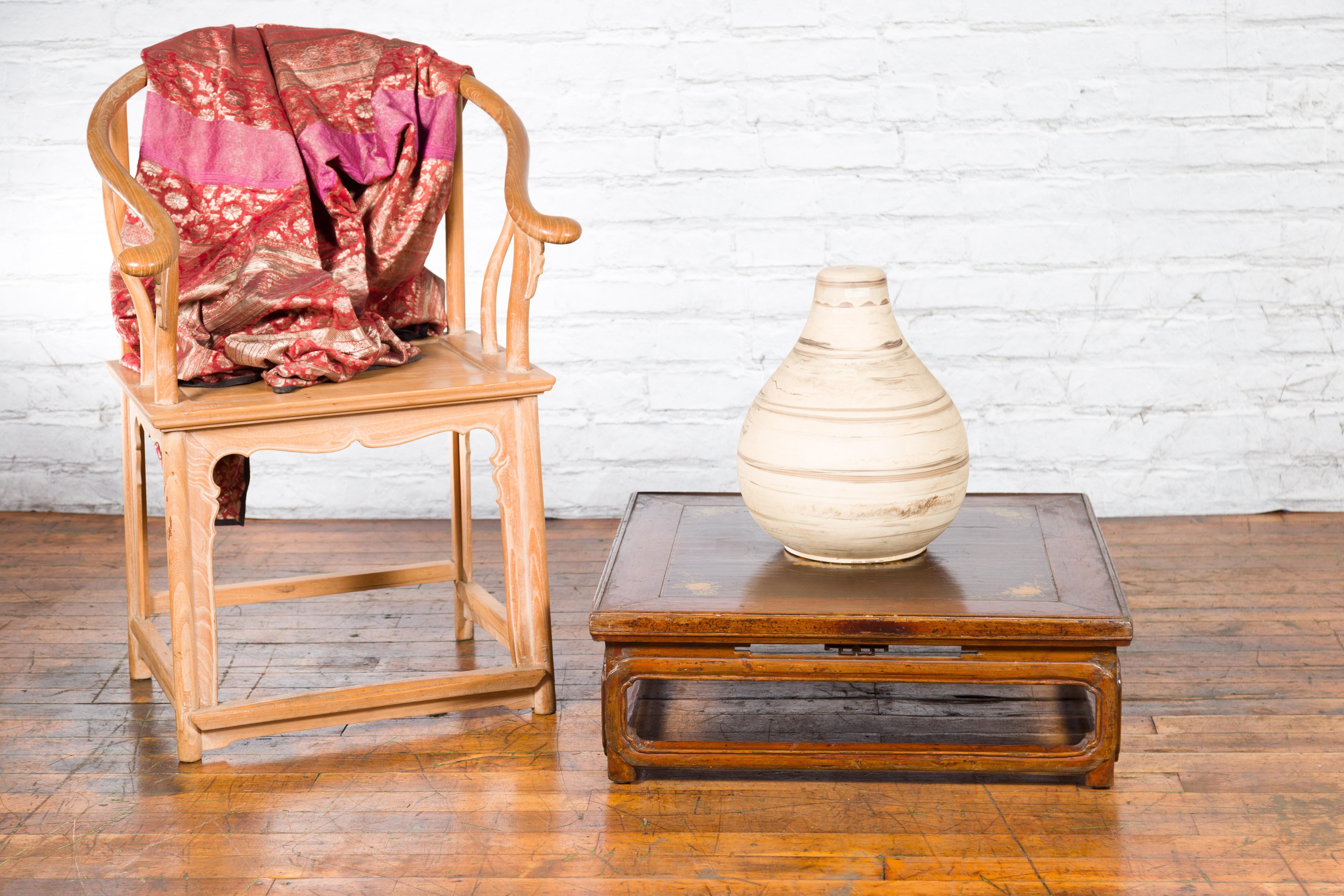 Qing Dynasty 19th Century Chinese Low Kang Coffee Table with Painted Décor In Good Condition For Sale In Yonkers, NY