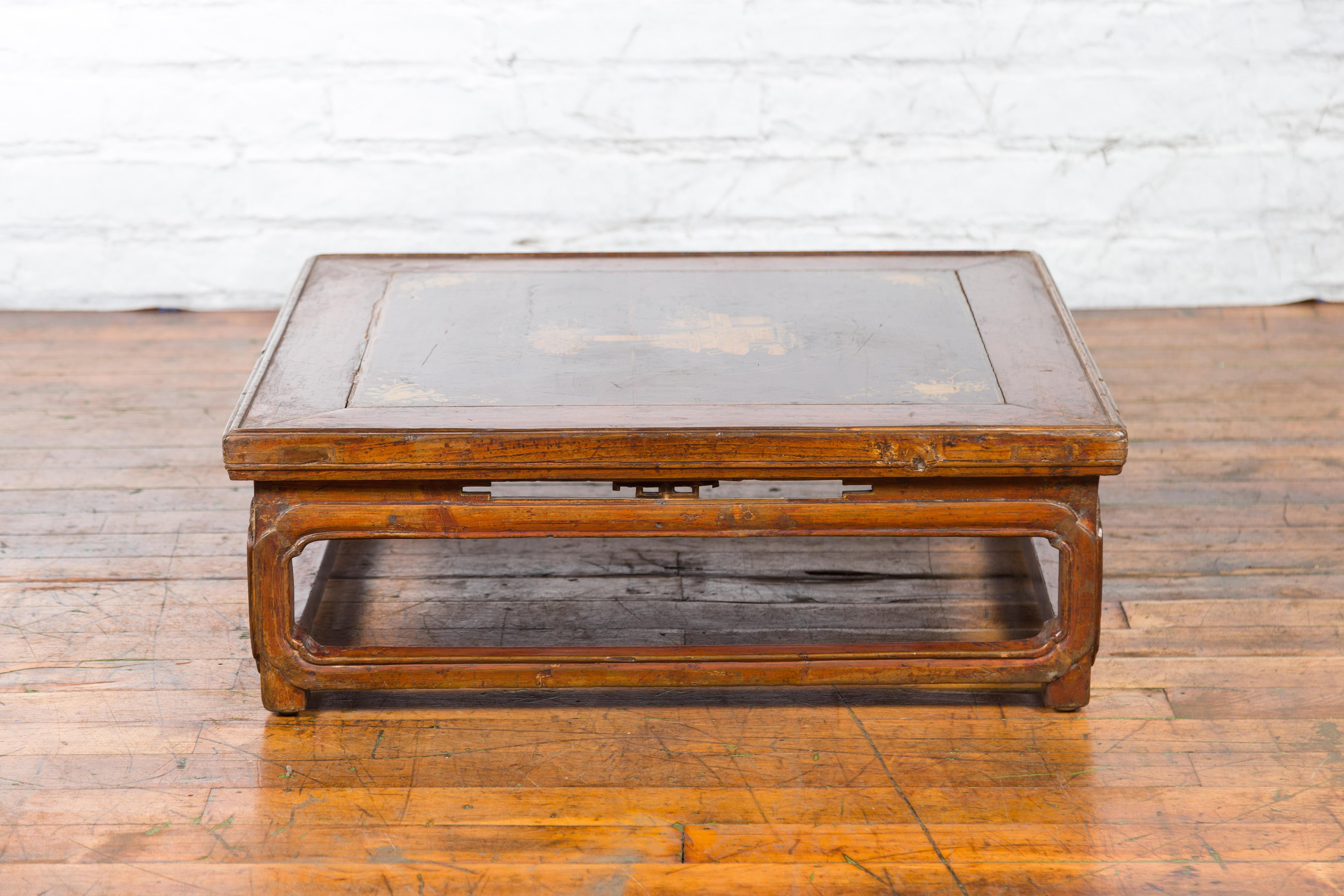 Qing Dynasty 19th Century Chinese Low Kang Coffee Table with Painted Décor For Sale 5