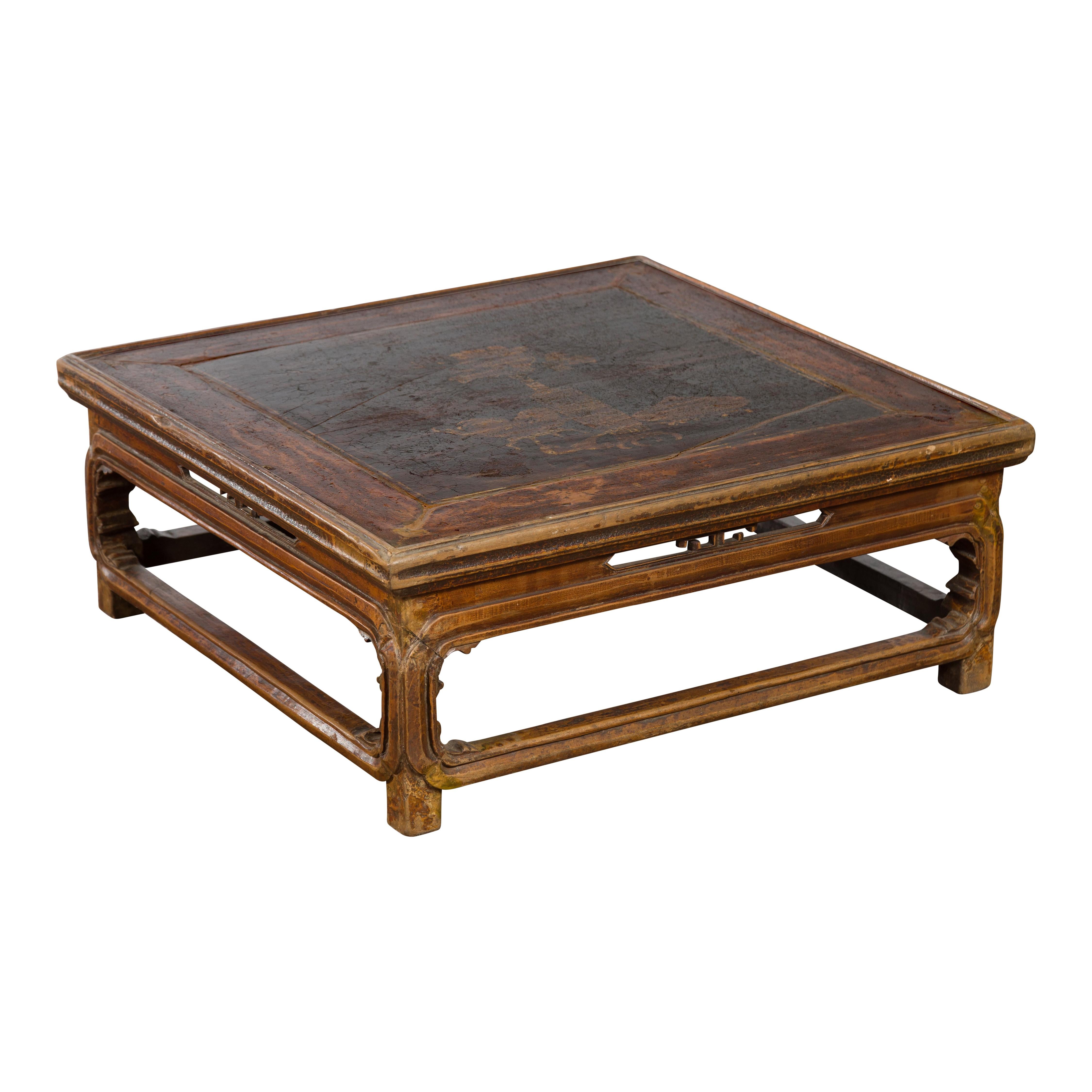 Qing Dynasty 19th Century Chinese Low Kang Coffee Table with Painted Décor For Sale