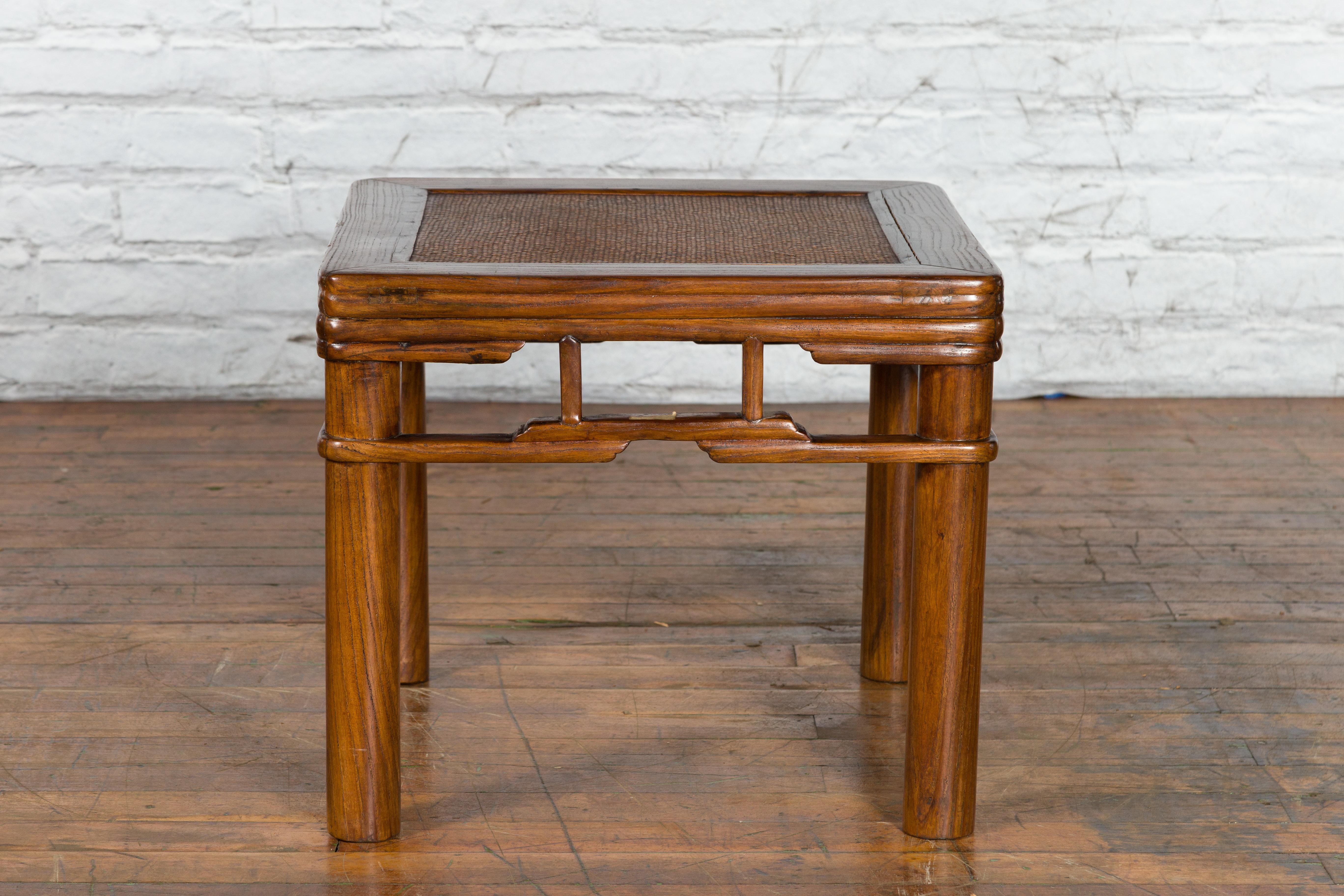Qing Dynasty 19th Century Chinese Wooden Side Table with Pillar Strut Motifs For Sale 8