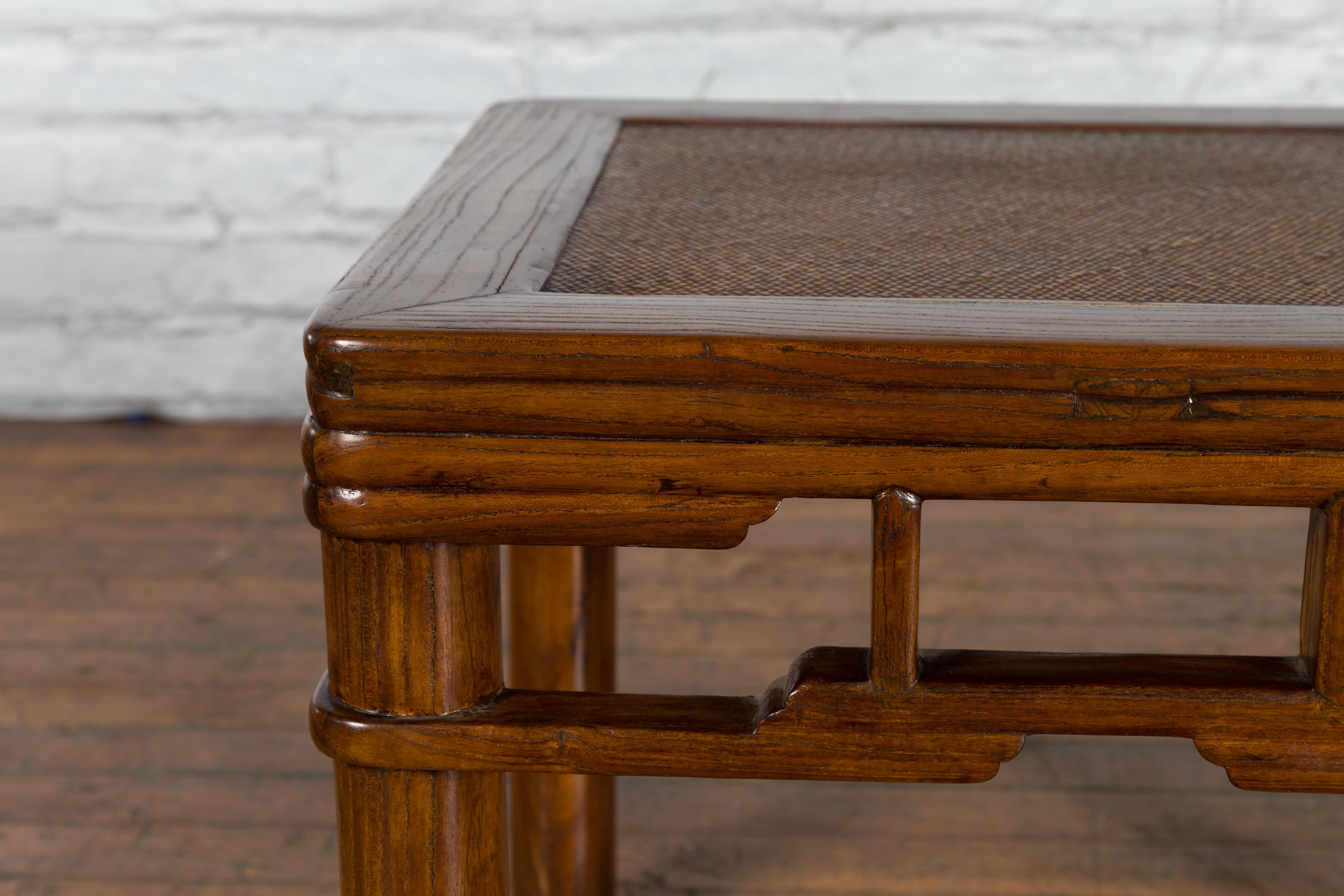 Qing Dynasty 19th Century Chinese Wooden Side Table with Pillar Strut Motifs In Good Condition For Sale In Yonkers, NY