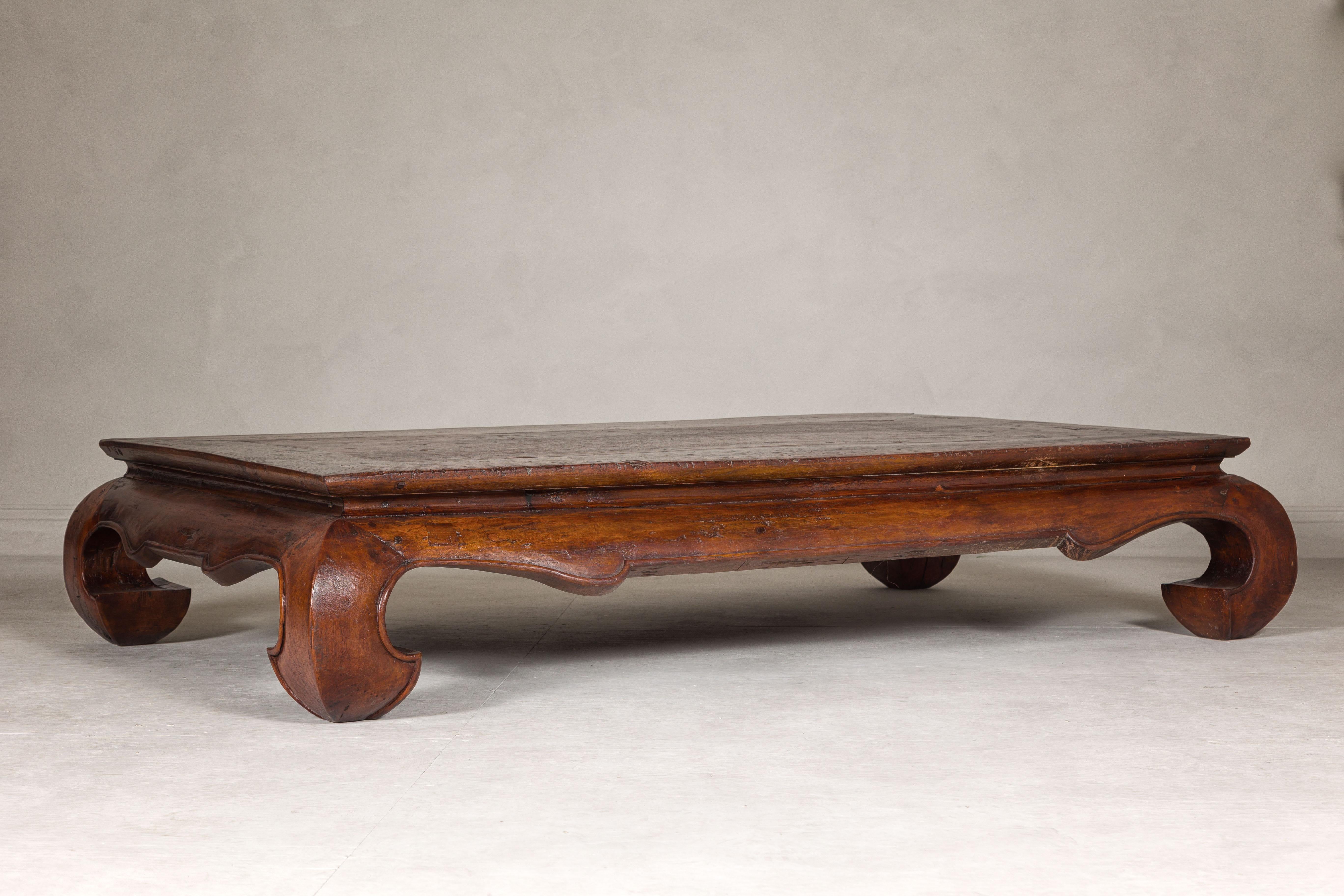 Qing Dynasty 19th Century Chow Leg Kang Table with Weathered Rustic Patina For Sale 4