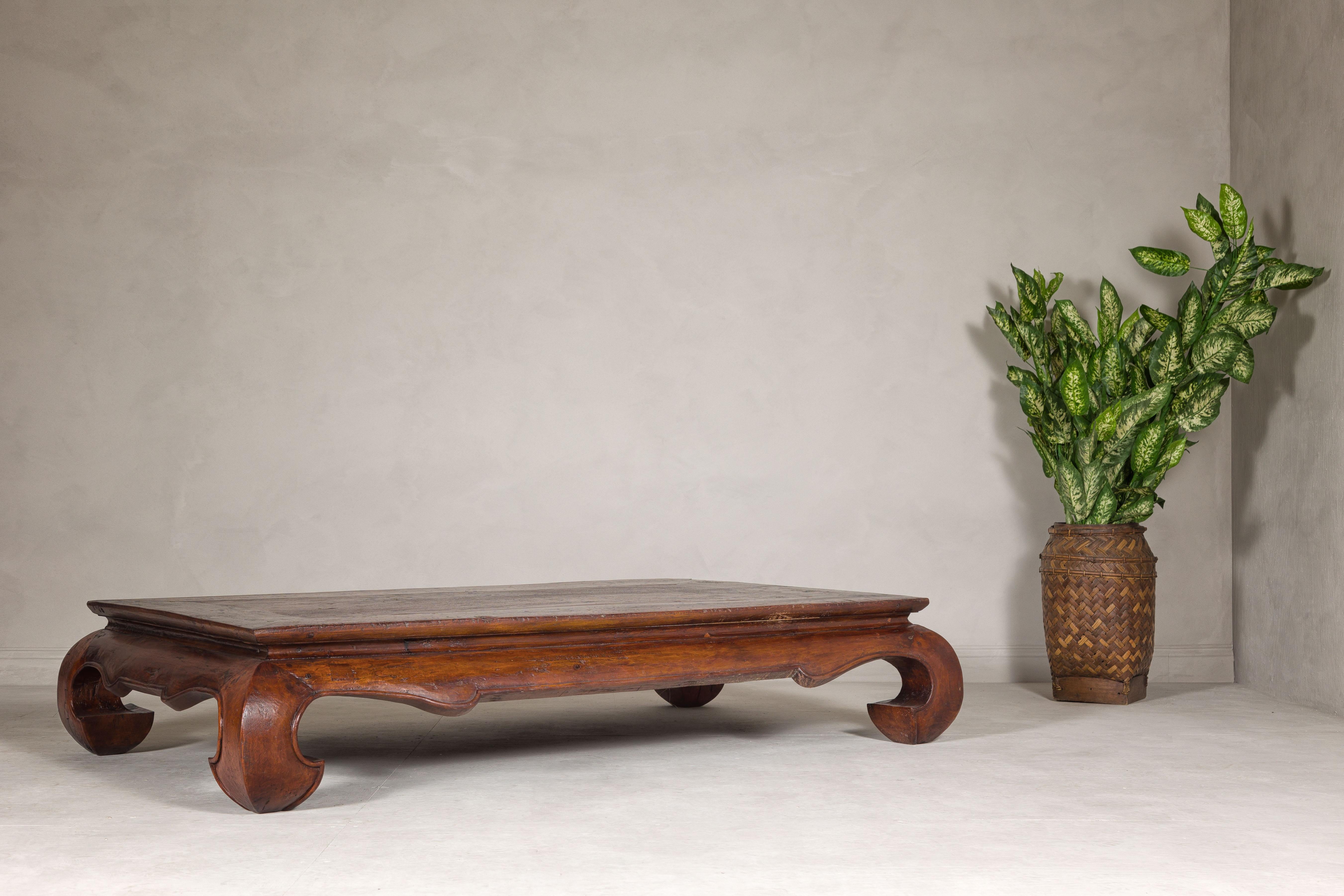 Qing Dynasty 19th Century Chow Leg Kang Table with Weathered Rustic Patina For Sale 5
